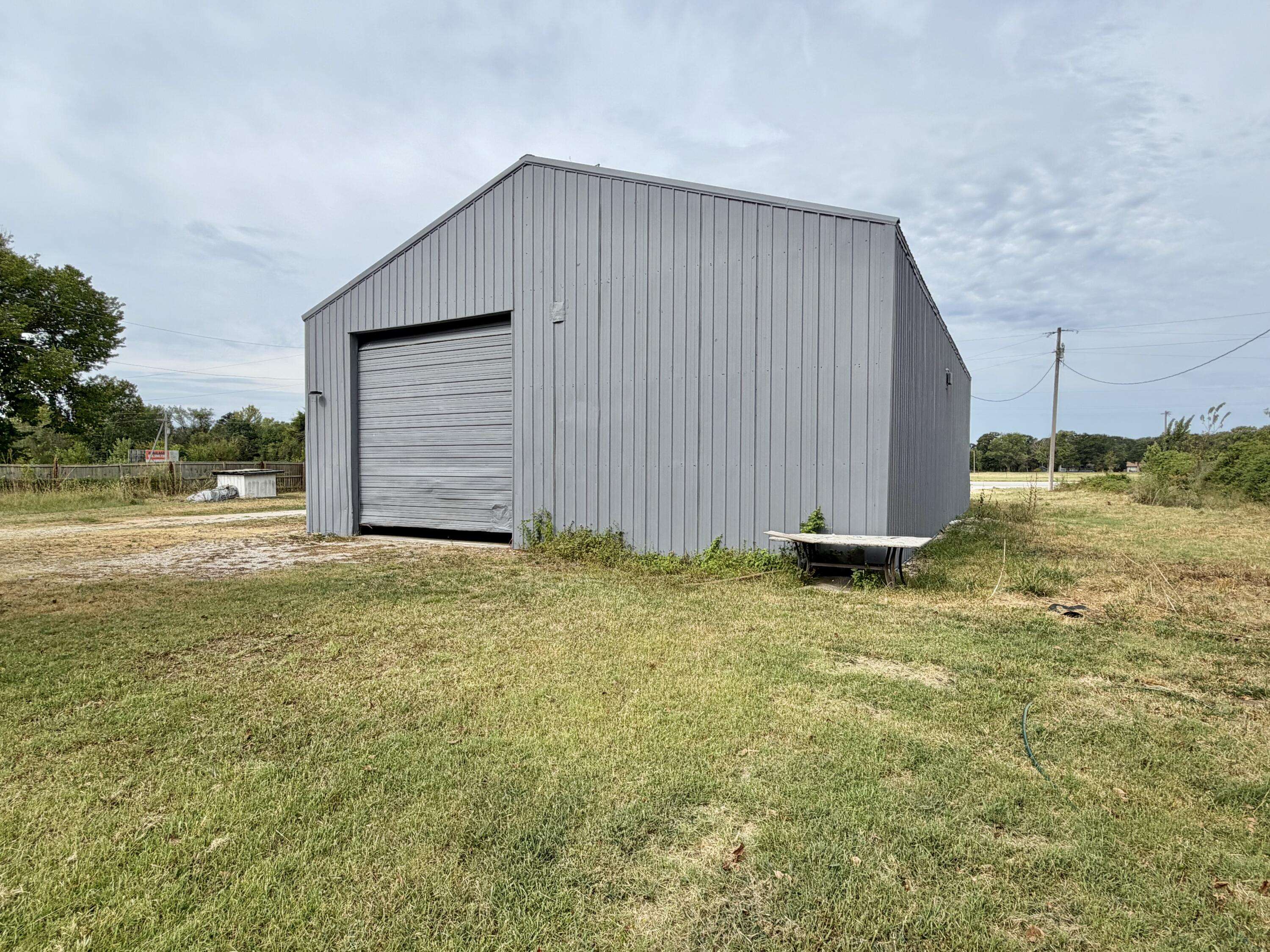 9741 Gateway DR, Neosho, MO 64850