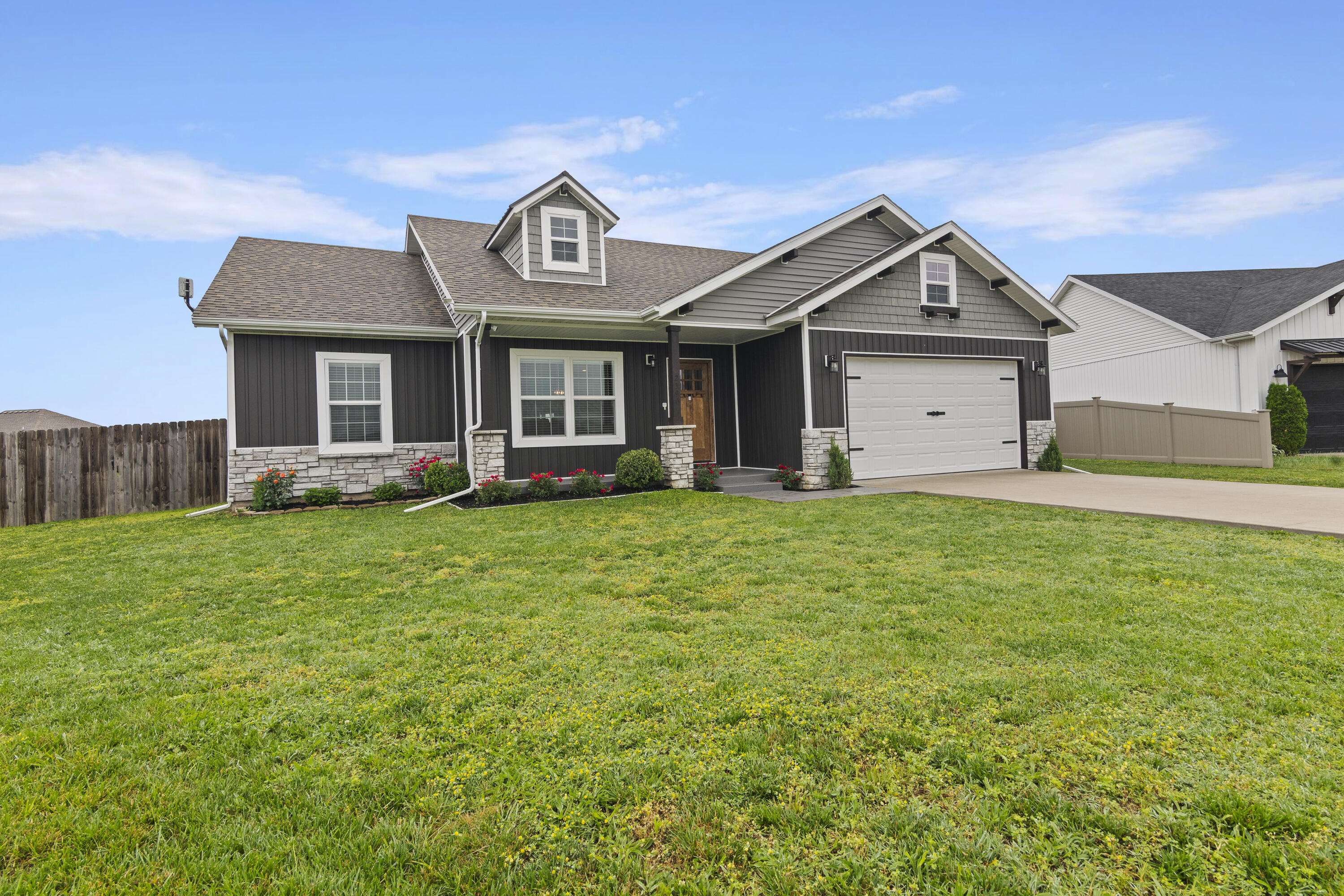 2390 S Sedona CT, Bolivar, MO 65613