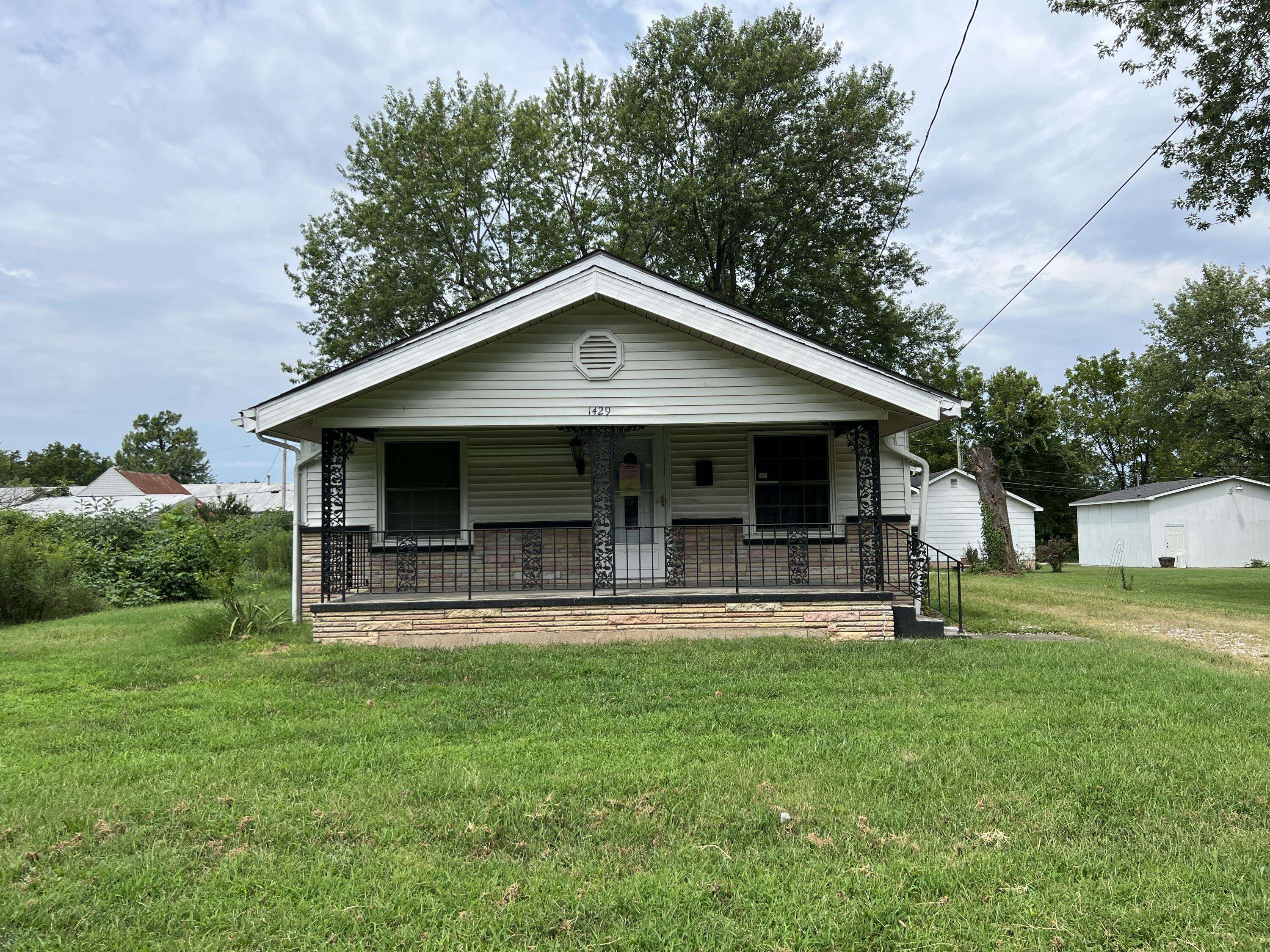 1429 N Marion AVE, Springfield, MO 65802