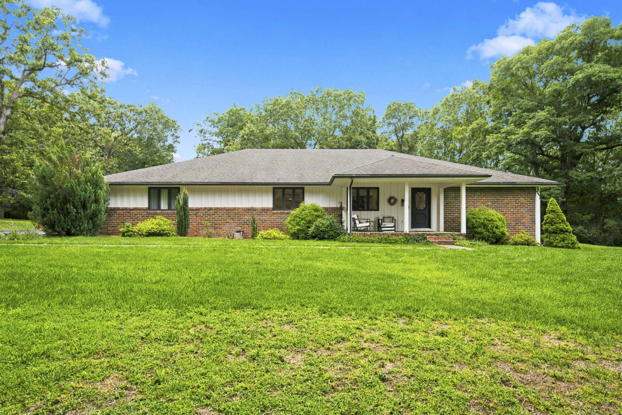 2956 S Roth Oaks AVE, Springfield, MO 65809