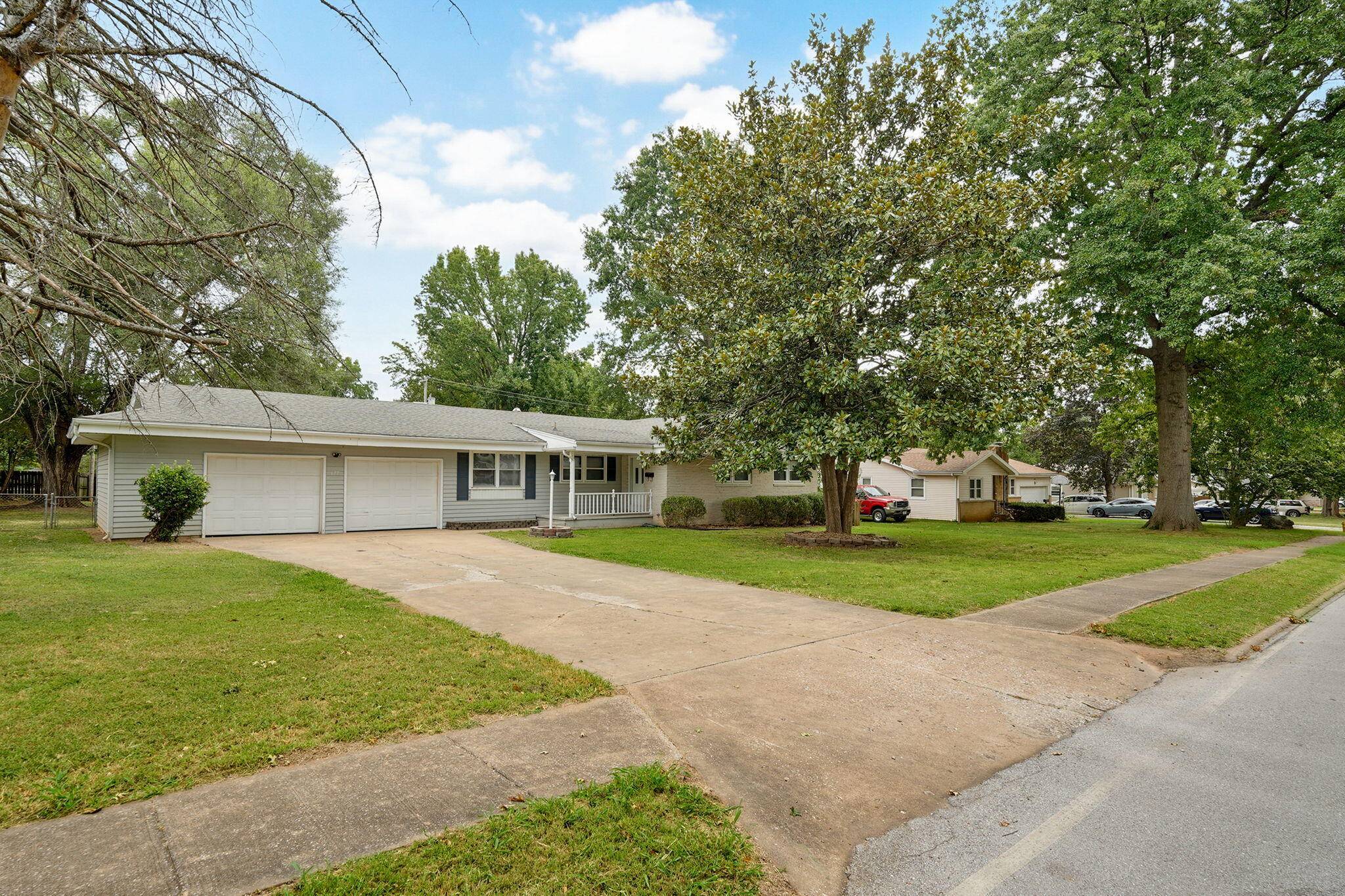 677 W Westview ST, Springfield, MO 65807