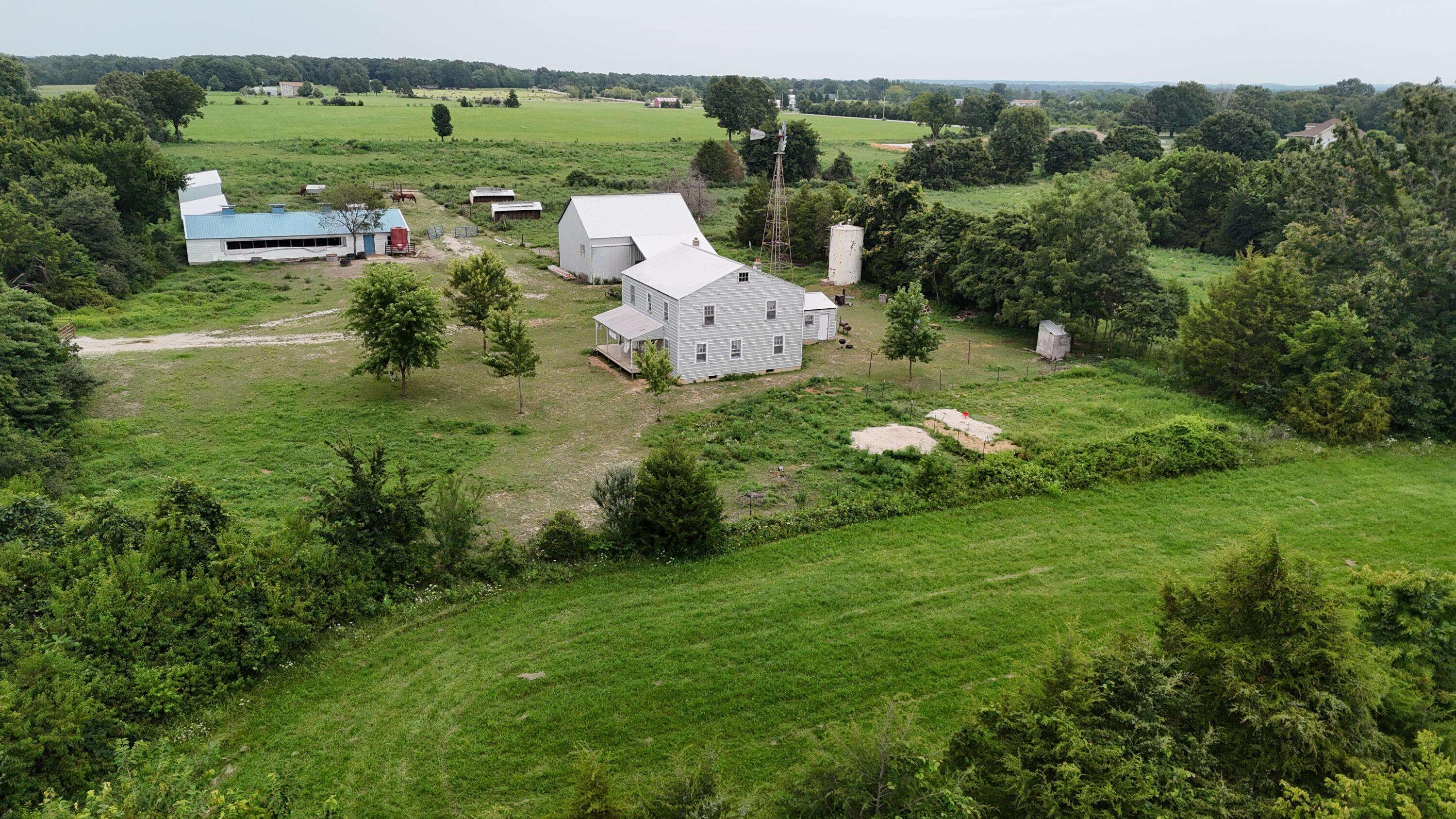 638 Centerpoint RD, Seymour, MO 65746
