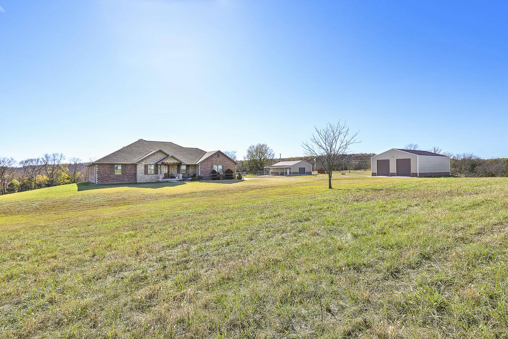 1558 E 432nd RD, Bolivar, MO 65613