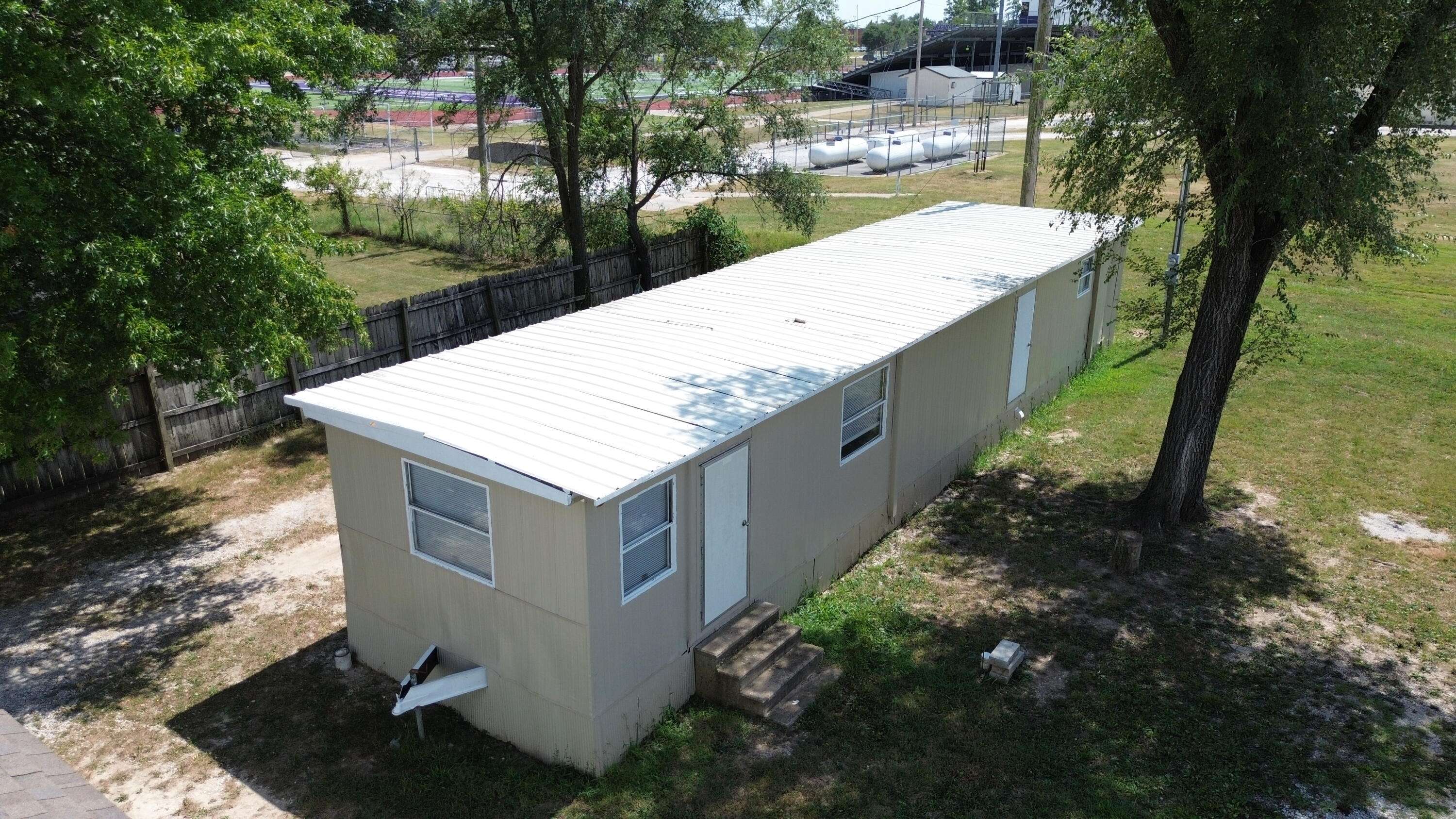 402 W Colgate ST, Bolivar, MO 65613