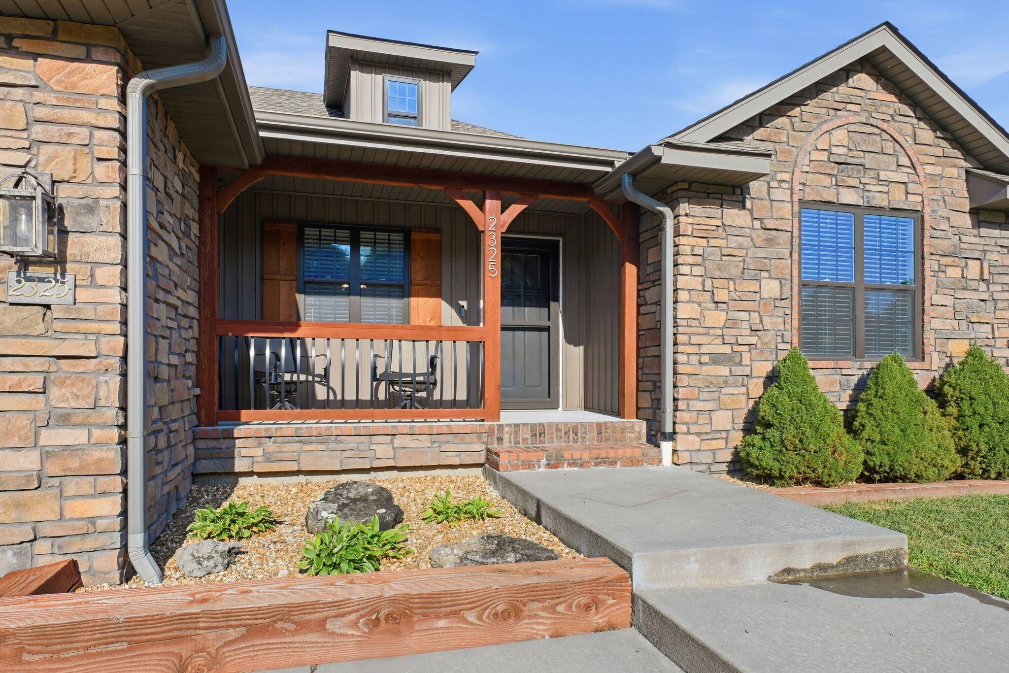 2325 S Mesa DR, Bolivar, MO 65613