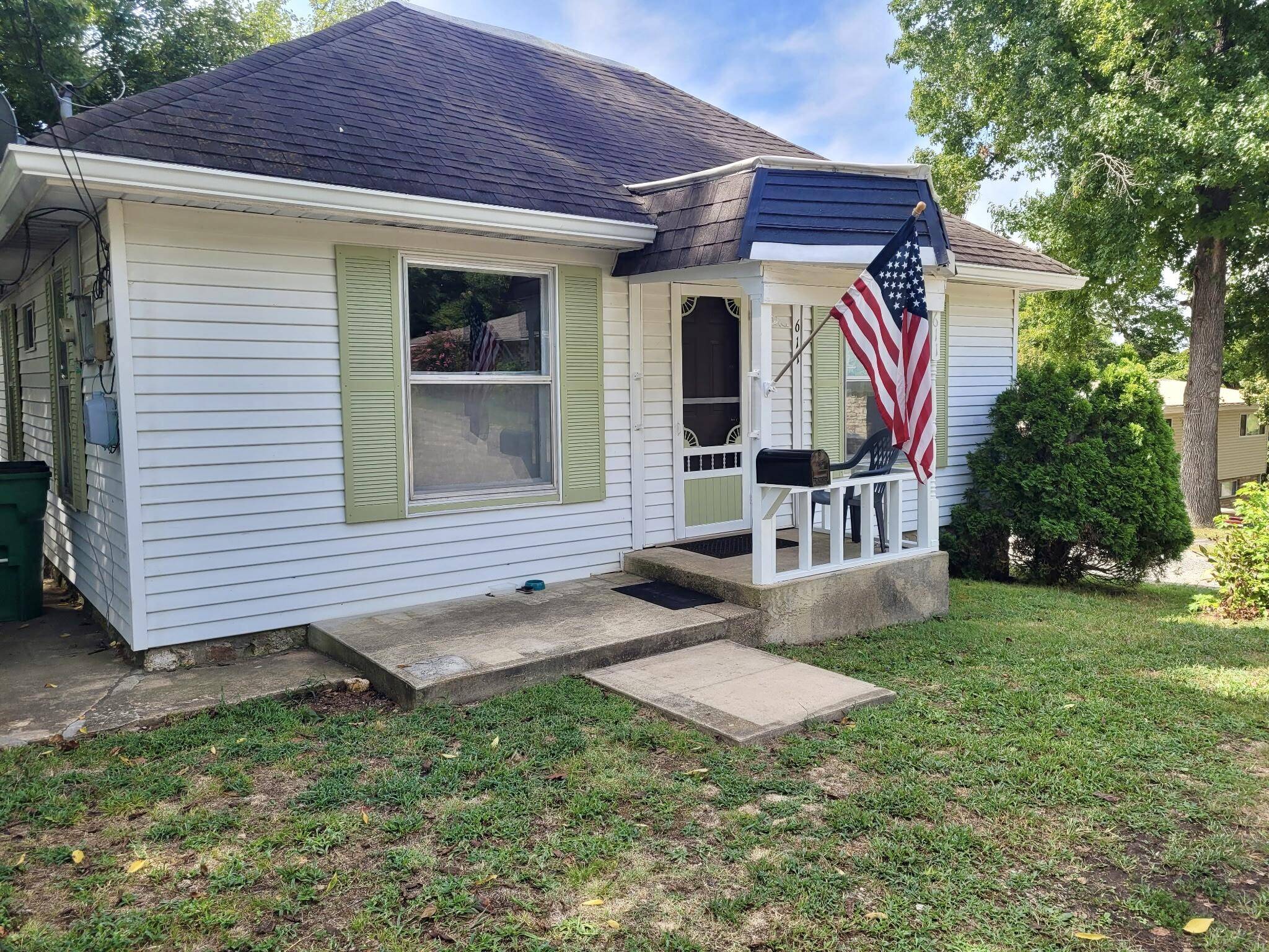 611 Spruce ST, Thayer, MO 65791