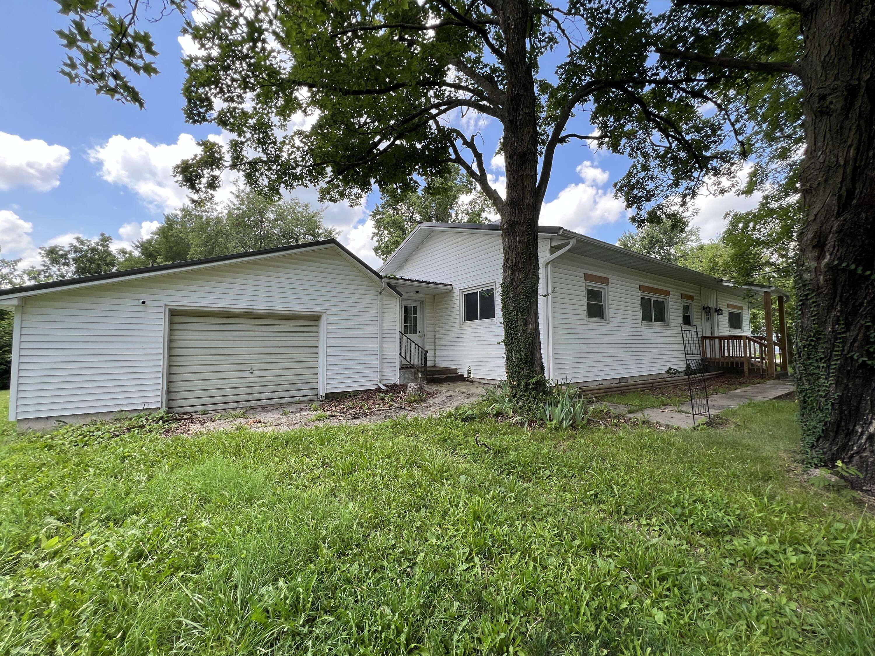 726 Mcnatt AVE, Aurora, MO 65605