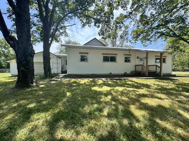 726 Mcnatt AVE, Aurora, MO 65605
