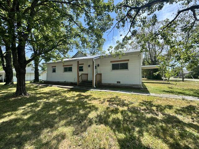 726 Mcnatt AVE, Aurora, MO 65605