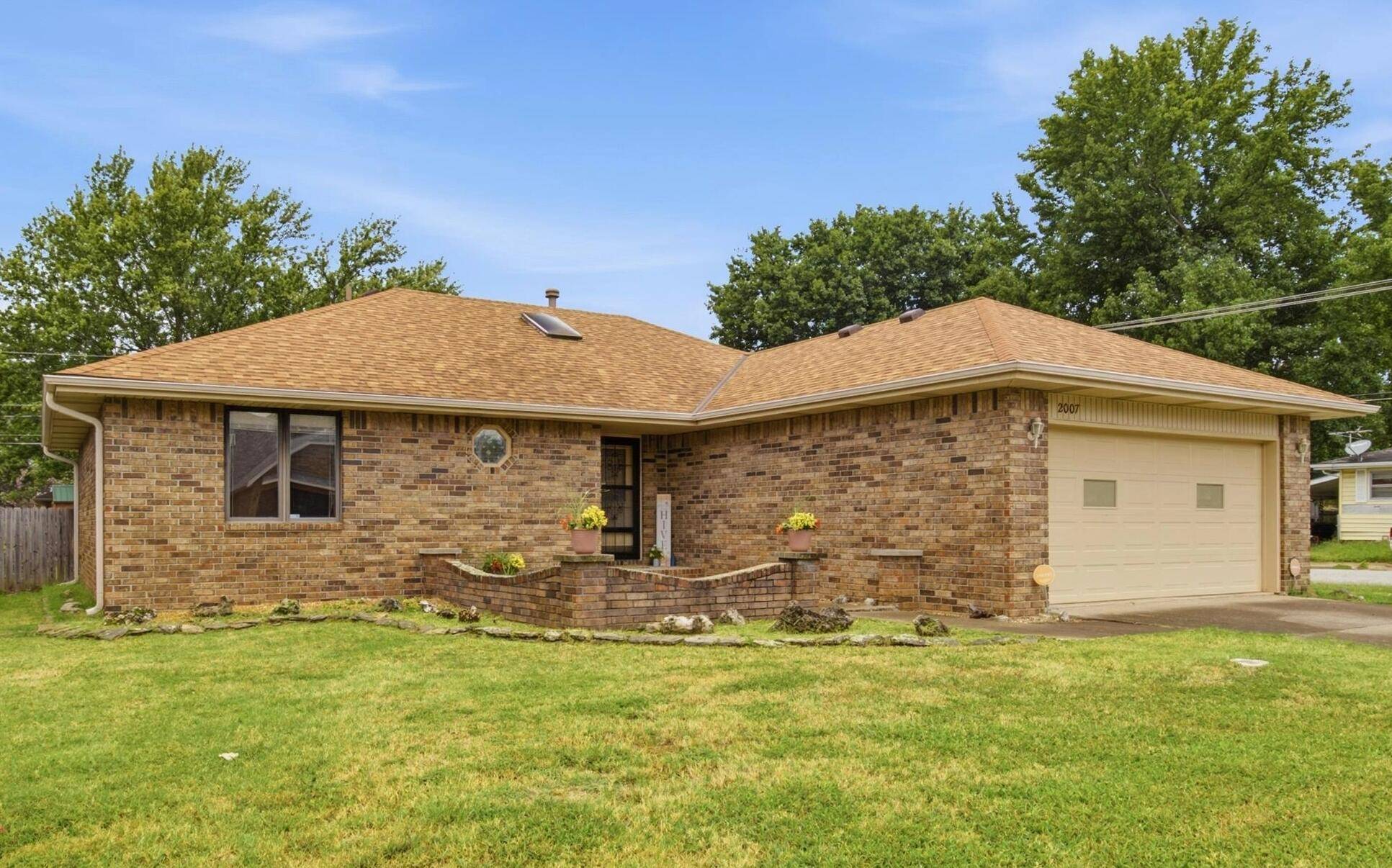 2007 S Lancaster AVE, Springfield, MO 65807
