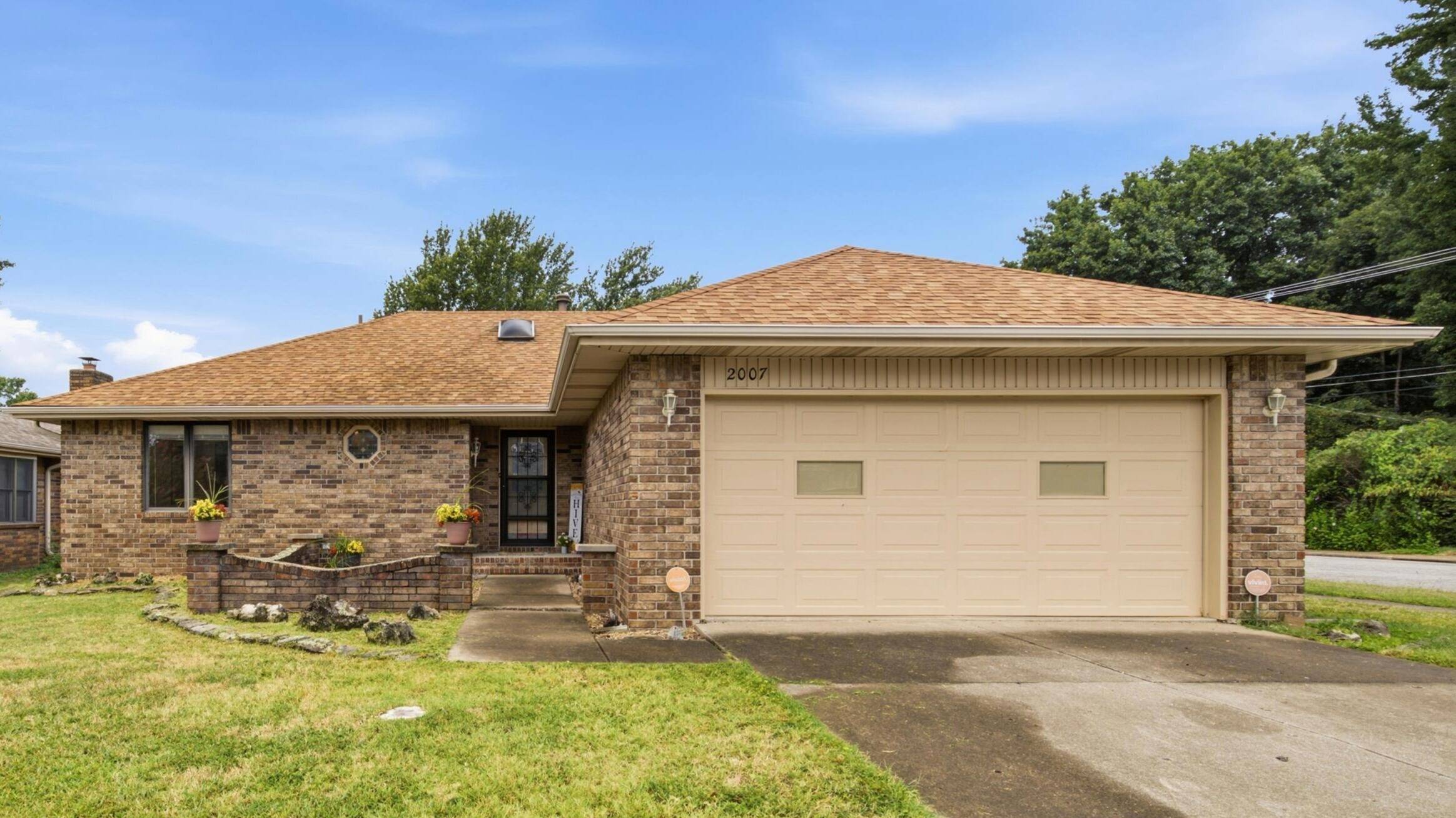2007 S Lancaster AVE, Springfield, MO 65807
