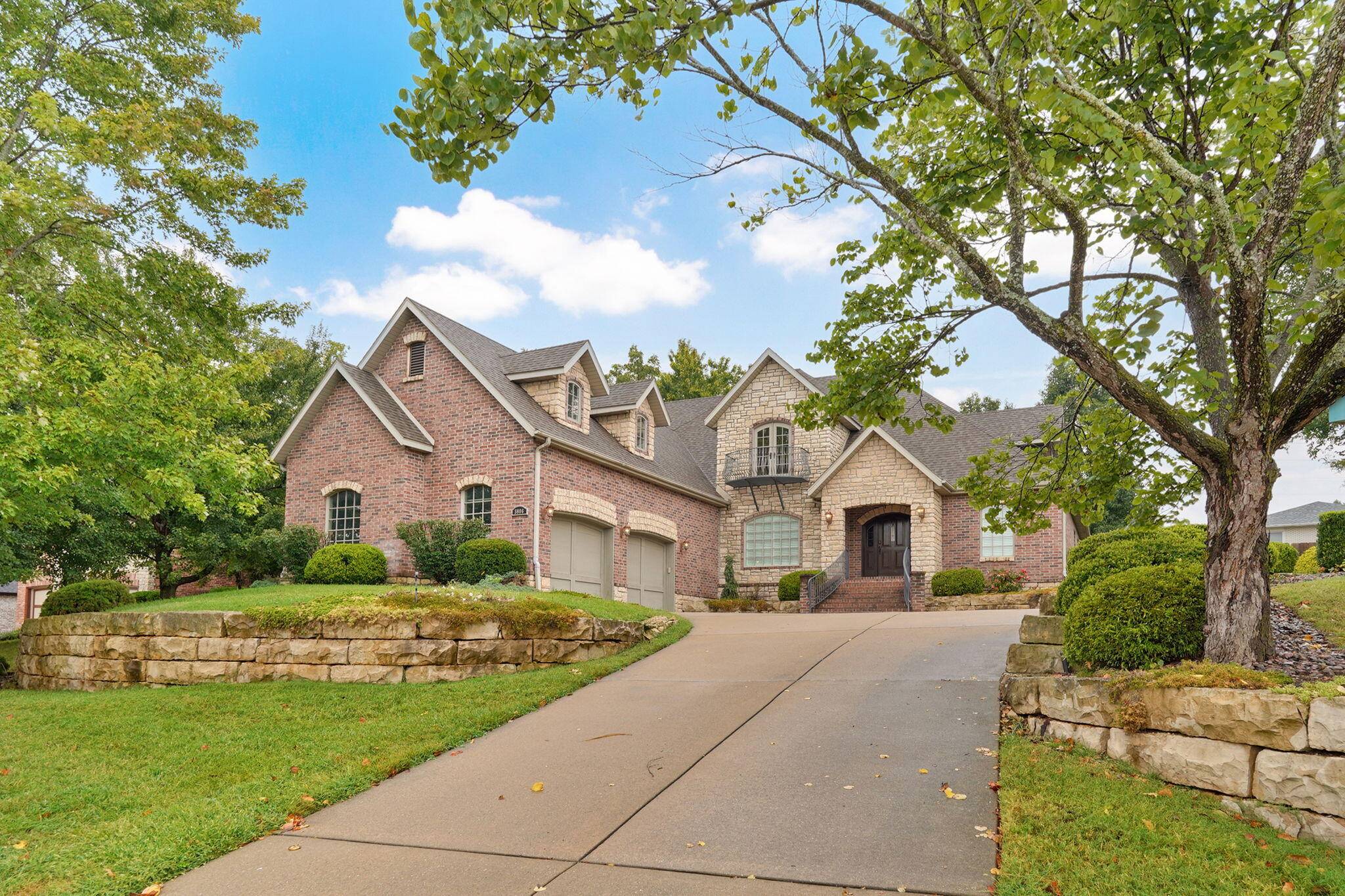 5806 S Brightwater TRL, Springfield, MO 65810