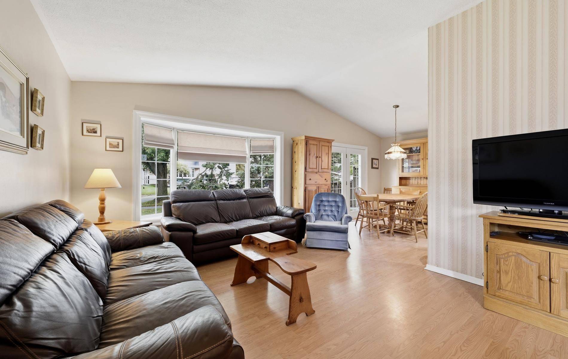 69 Clements RD E, Ajax, ON L1S 1L3