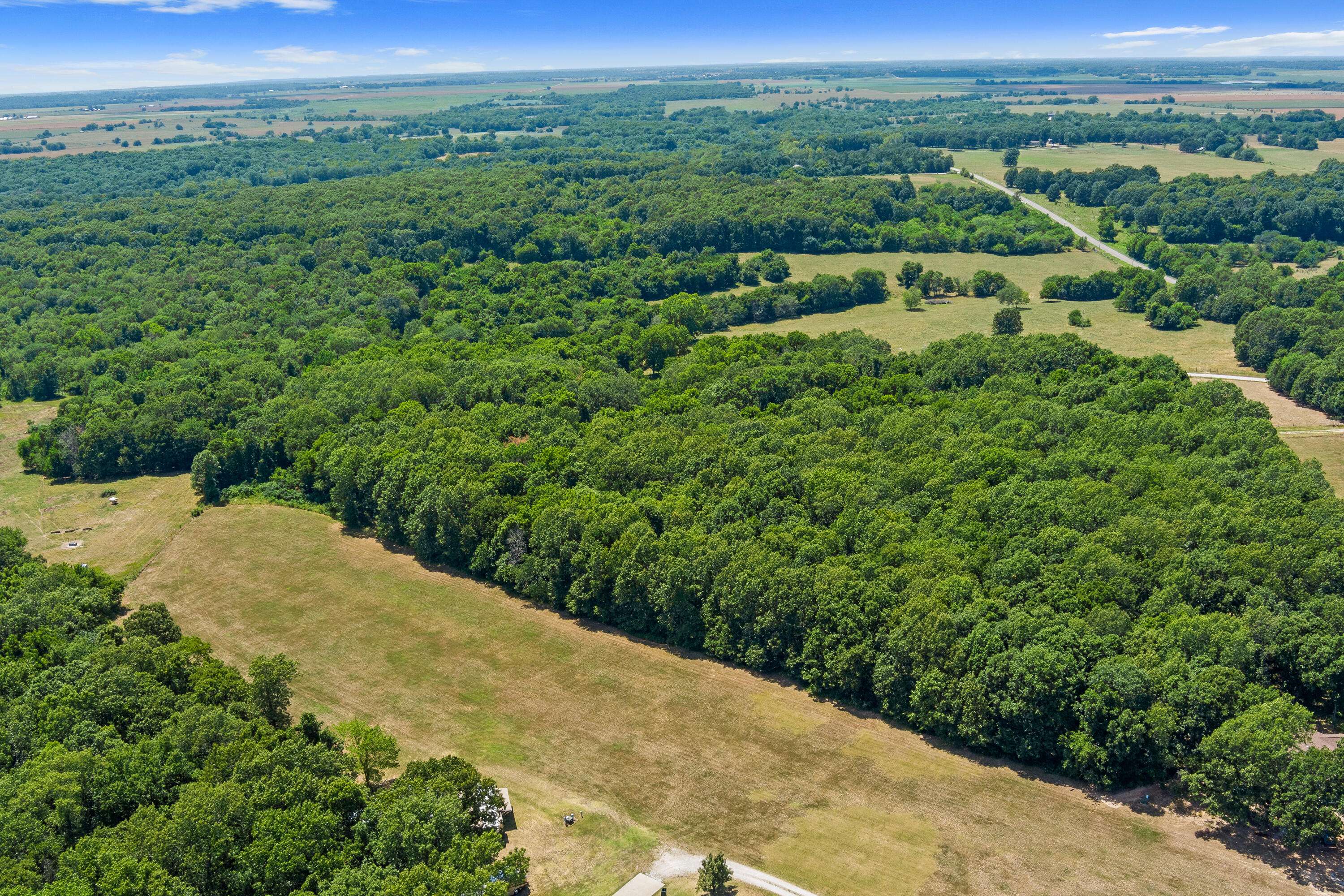 000 Woodfield LN, Greenfield, MO 65661