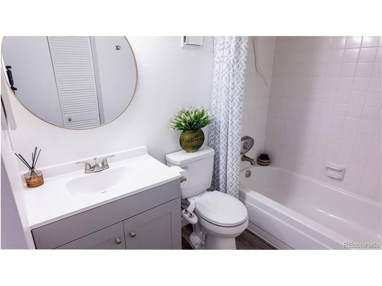 1887 S Pitkin #A, Aurora, CO 80017