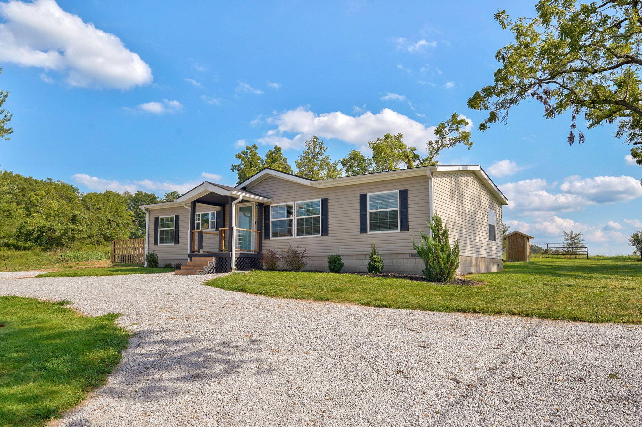 1186 Shawnee RD, Sparta, MO 65753