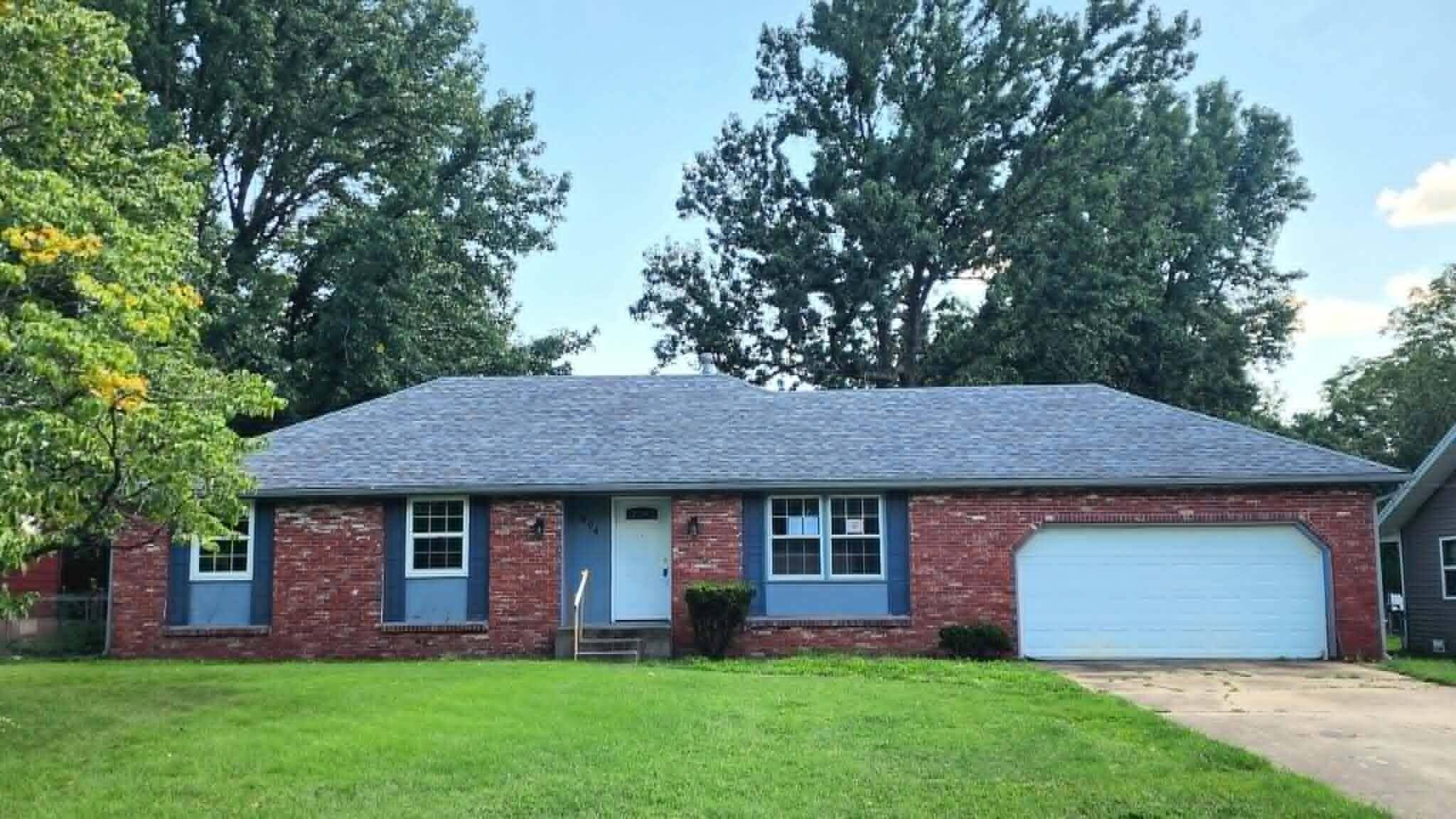 904 E Smith ST, Springfield, MO 65803