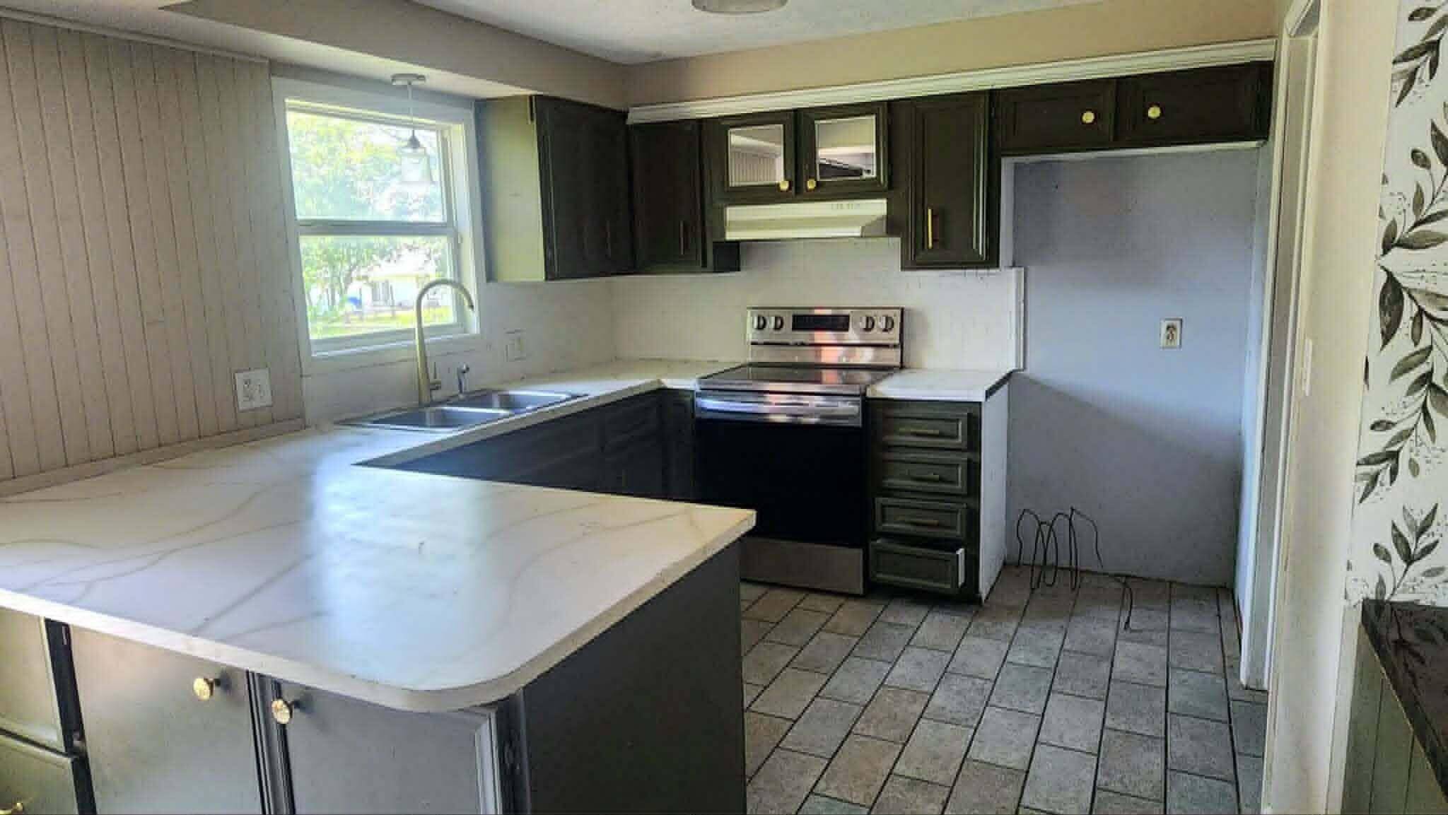 904 E Smith ST, Springfield, MO 65803