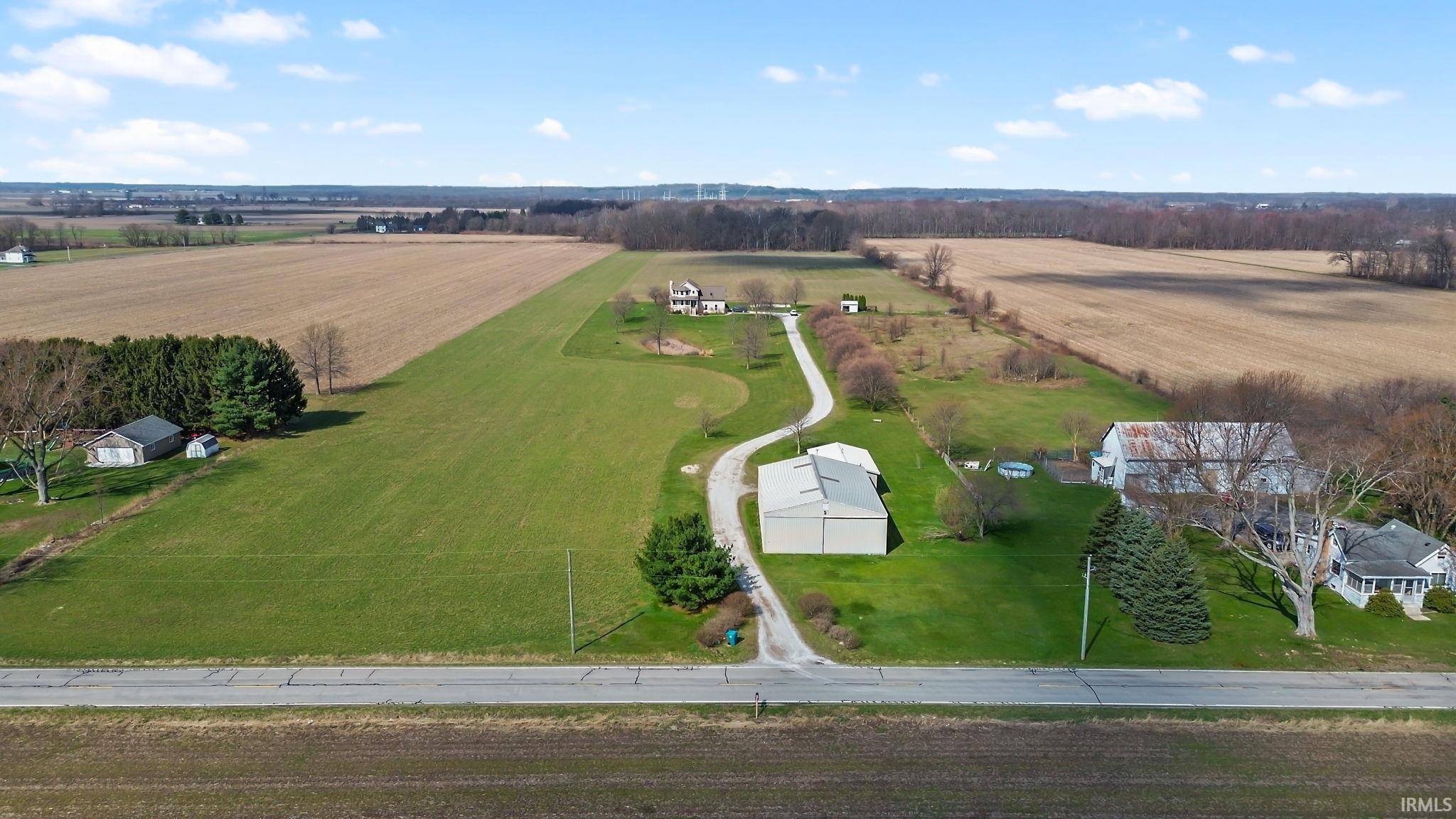 56803 Tulip RD, New Carlisle, IN 46552
