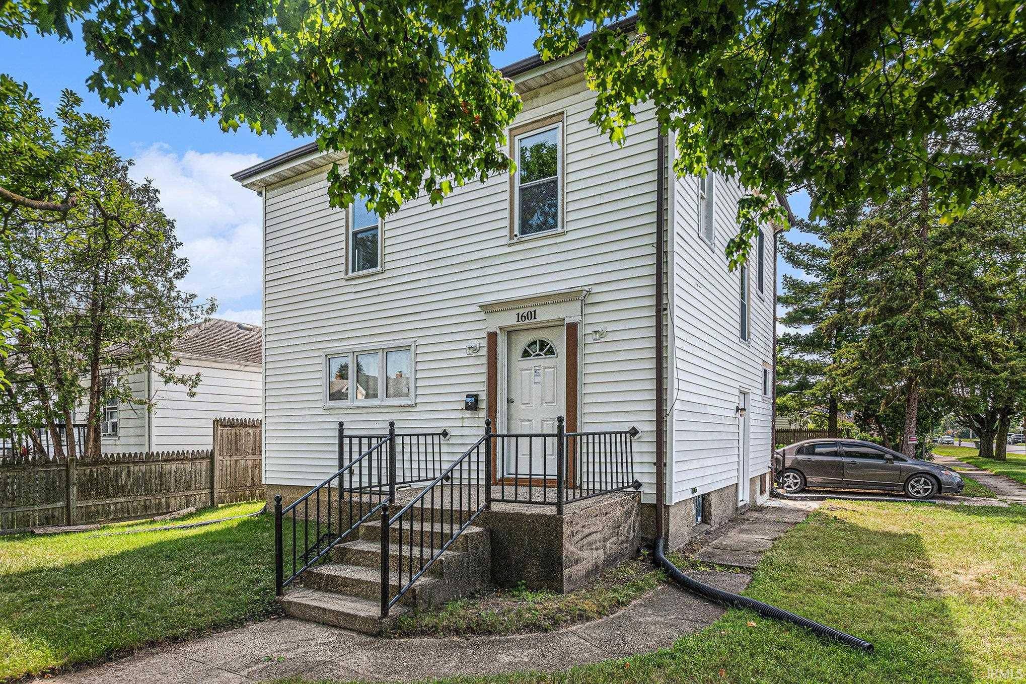 1601 Magnolia ST, South Bend, IN 46613-1420