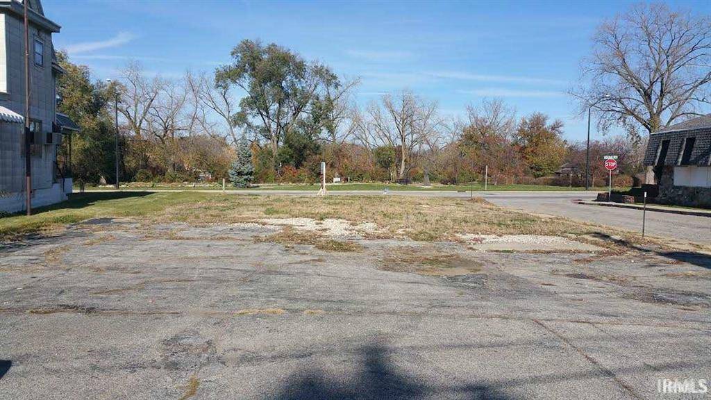 1213 W Lincolnway ***, Mishawaka, IN 46544-1742