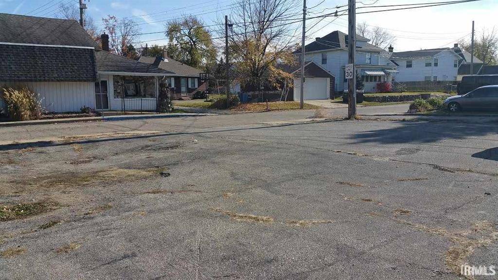 1213 W Lincolnway ***, Mishawaka, IN 46544-1742