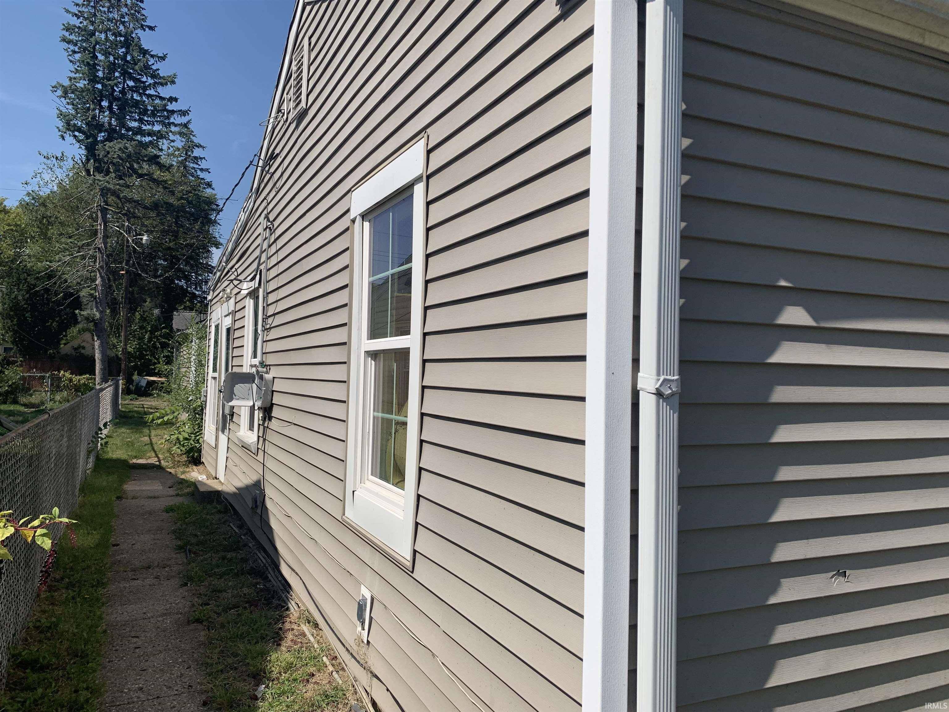 1649 N Adams ST, South Bend, IN 46628