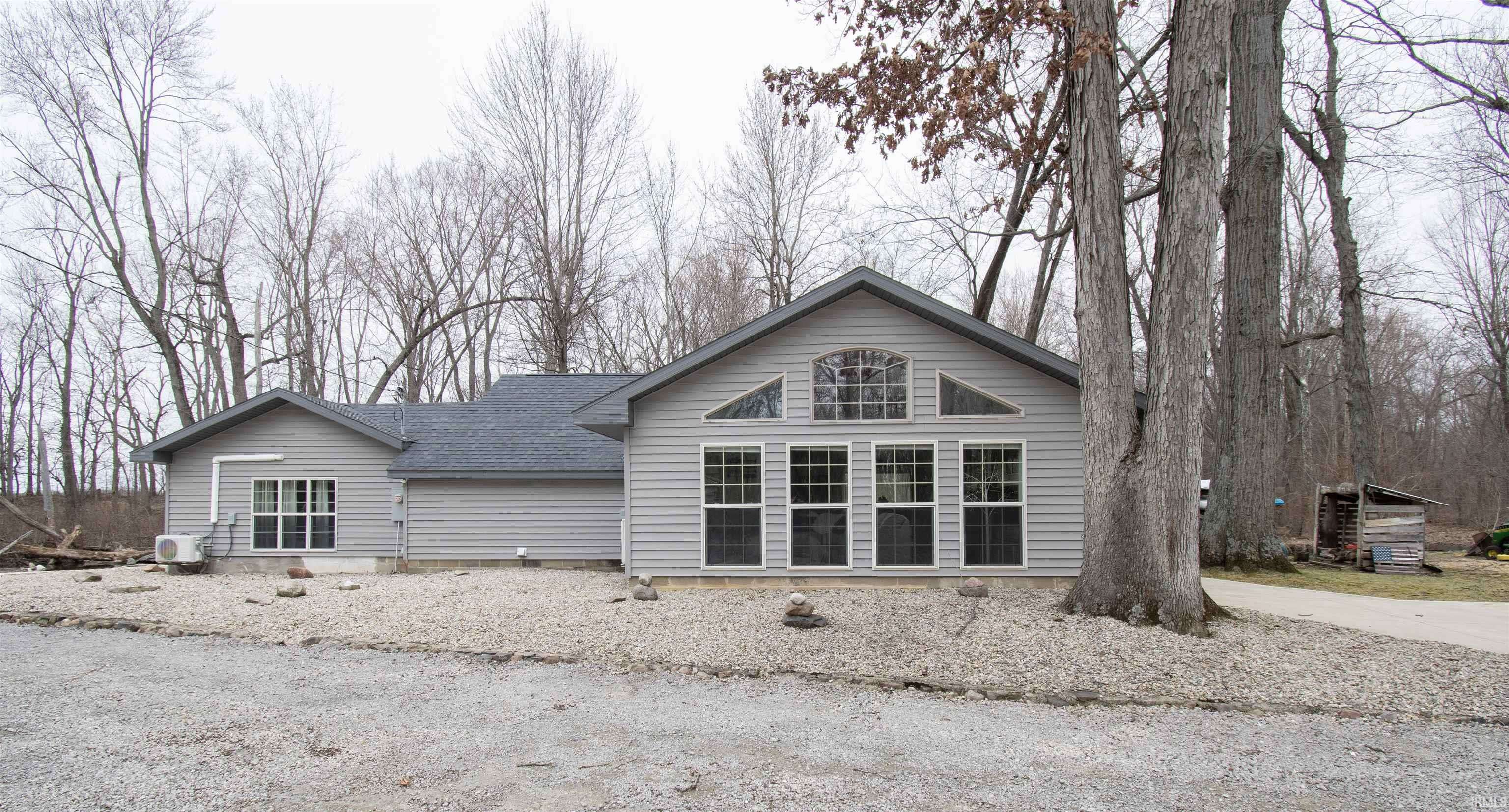 2008 E Riverside DR, Warsaw, IN 46582-7962