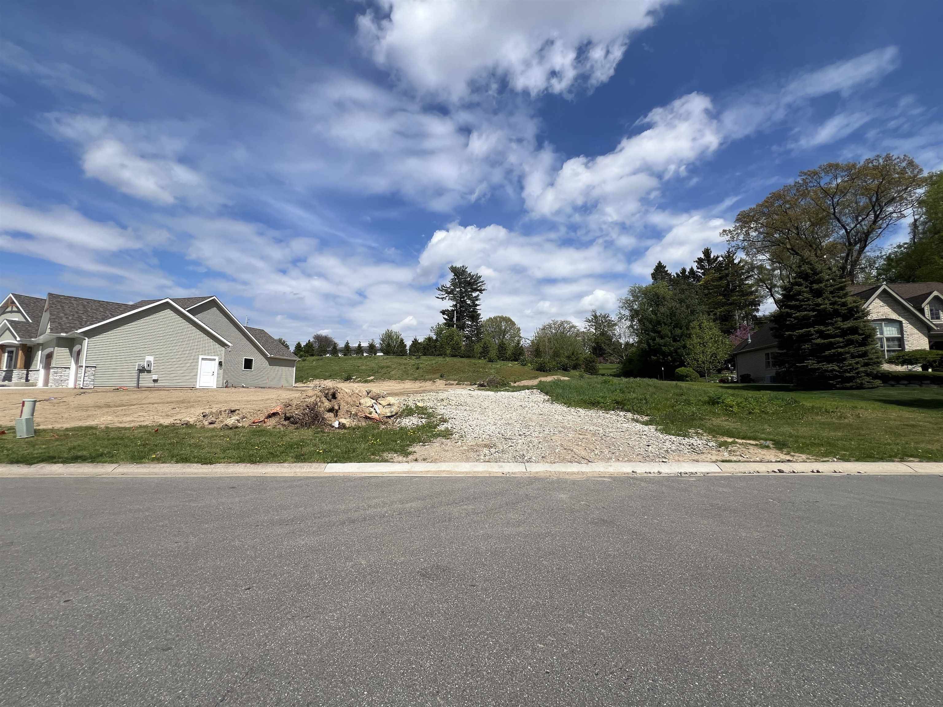 53232 Summer Breeze DR, South Bend, IN 46637