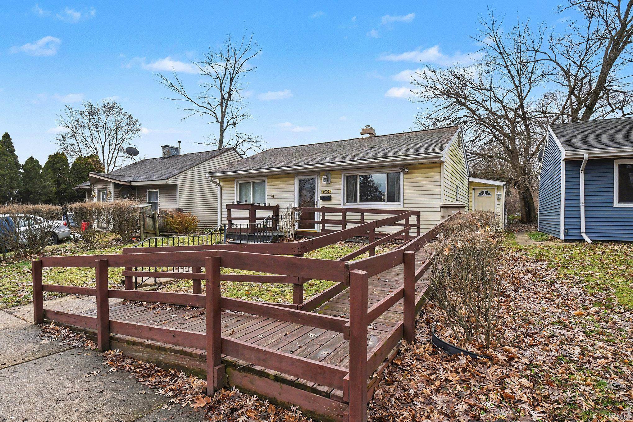 1505 N Elmer ST, South Bend, IN 46628-2956