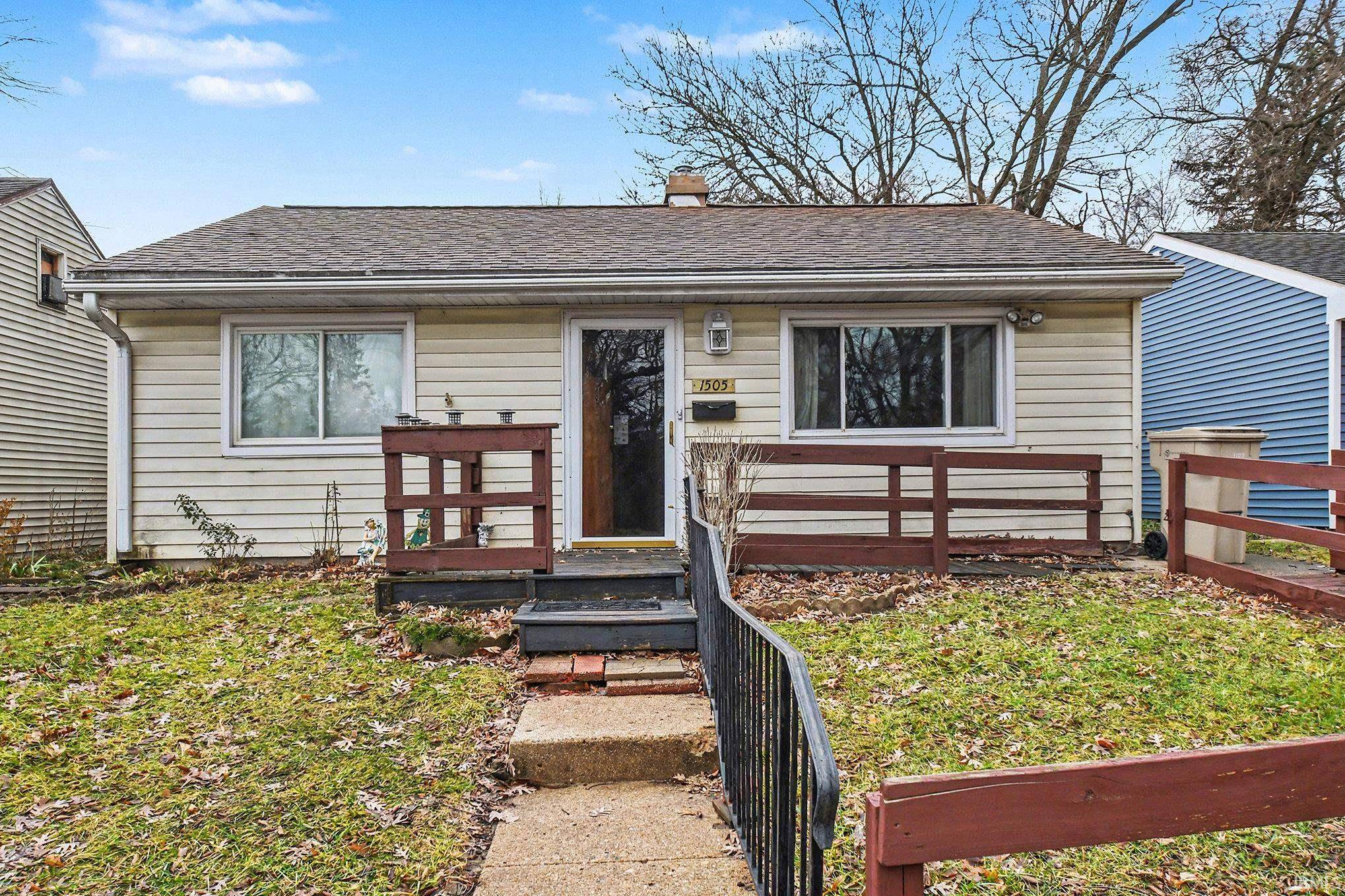 1505 N Elmer ST, South Bend, IN 46628-2956