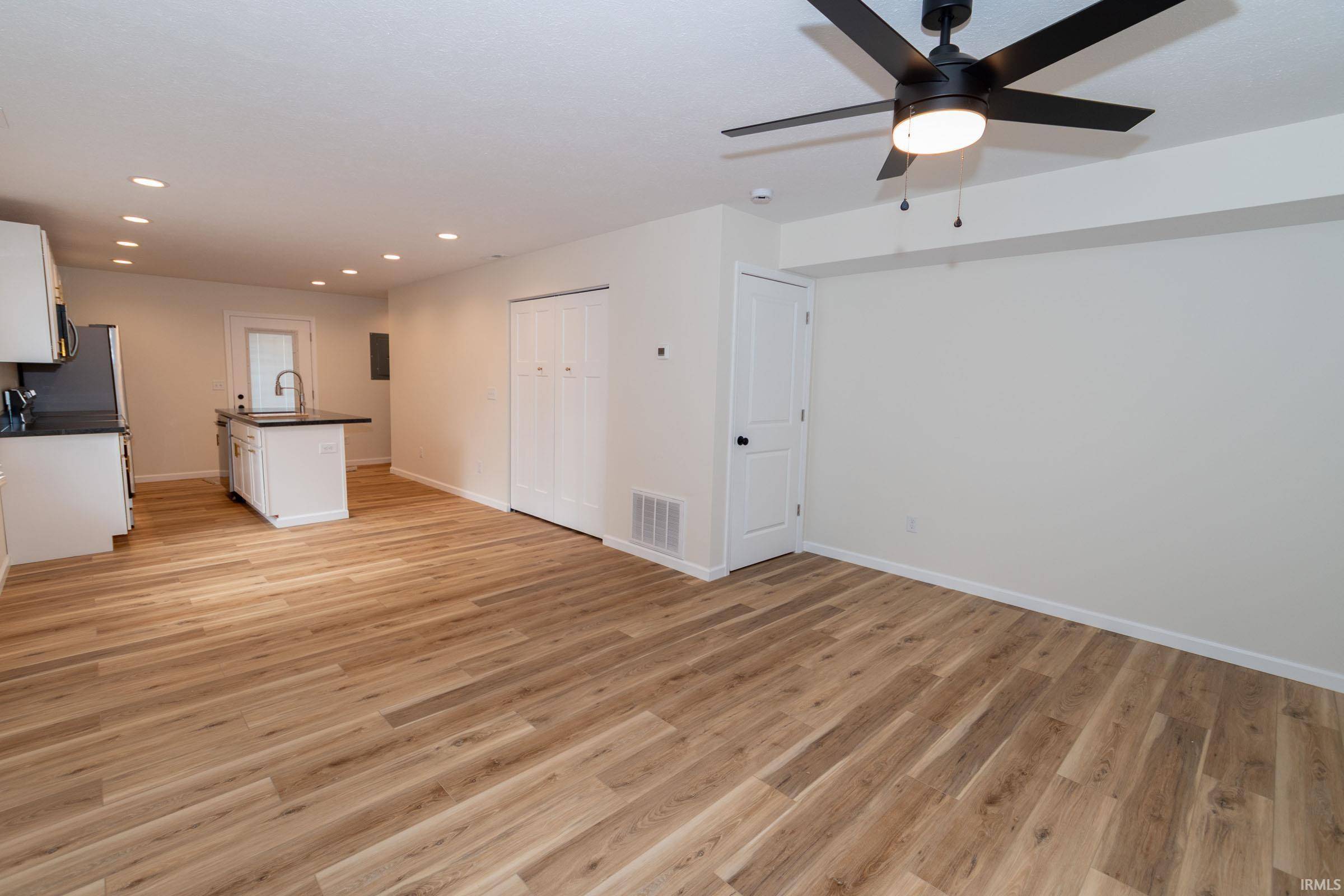 1111 Edwardsburg Ave ***, Elkhart, IN 46514