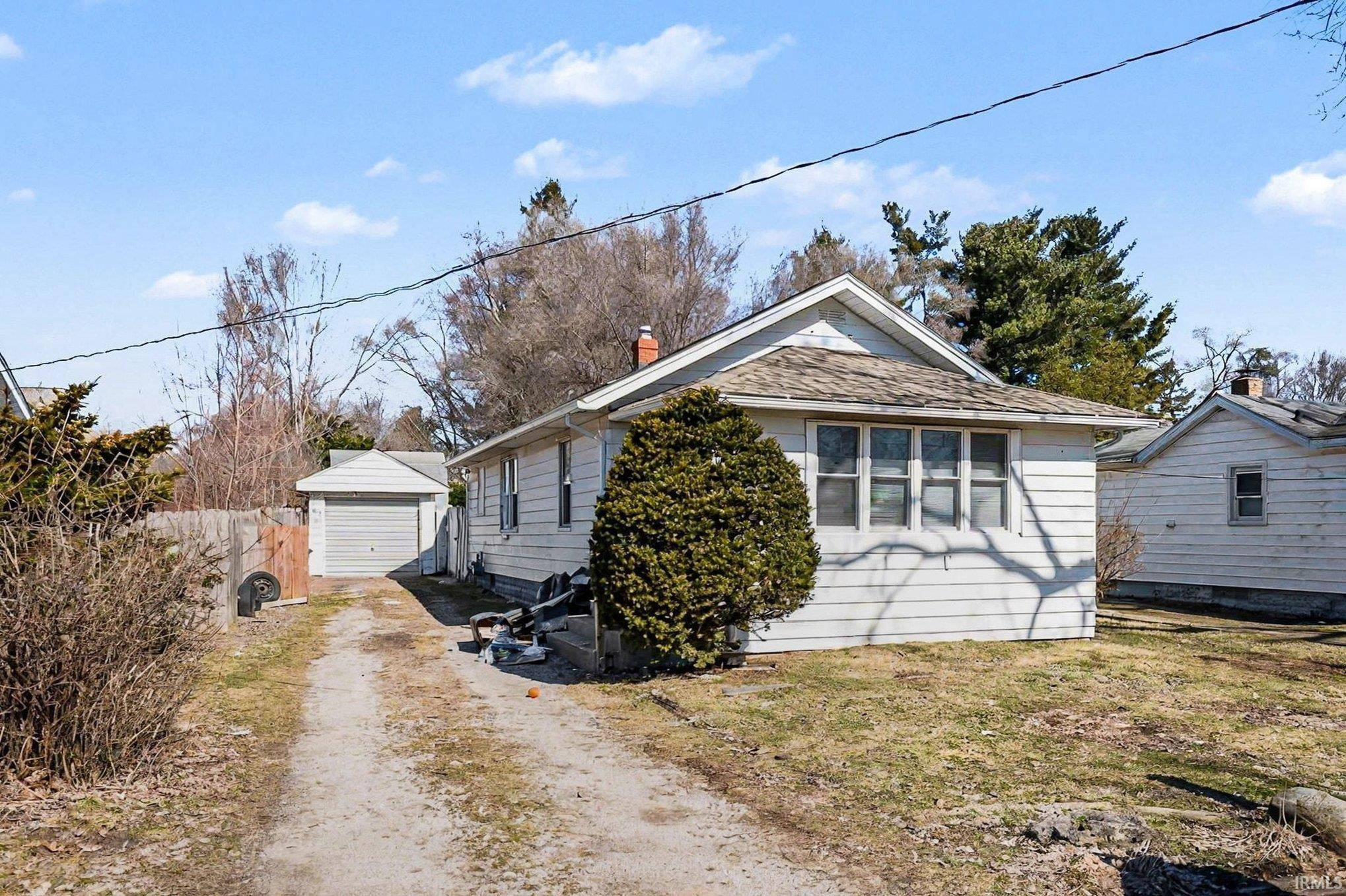22815 Hartzer AVE, South Bend, IN 46628-1156