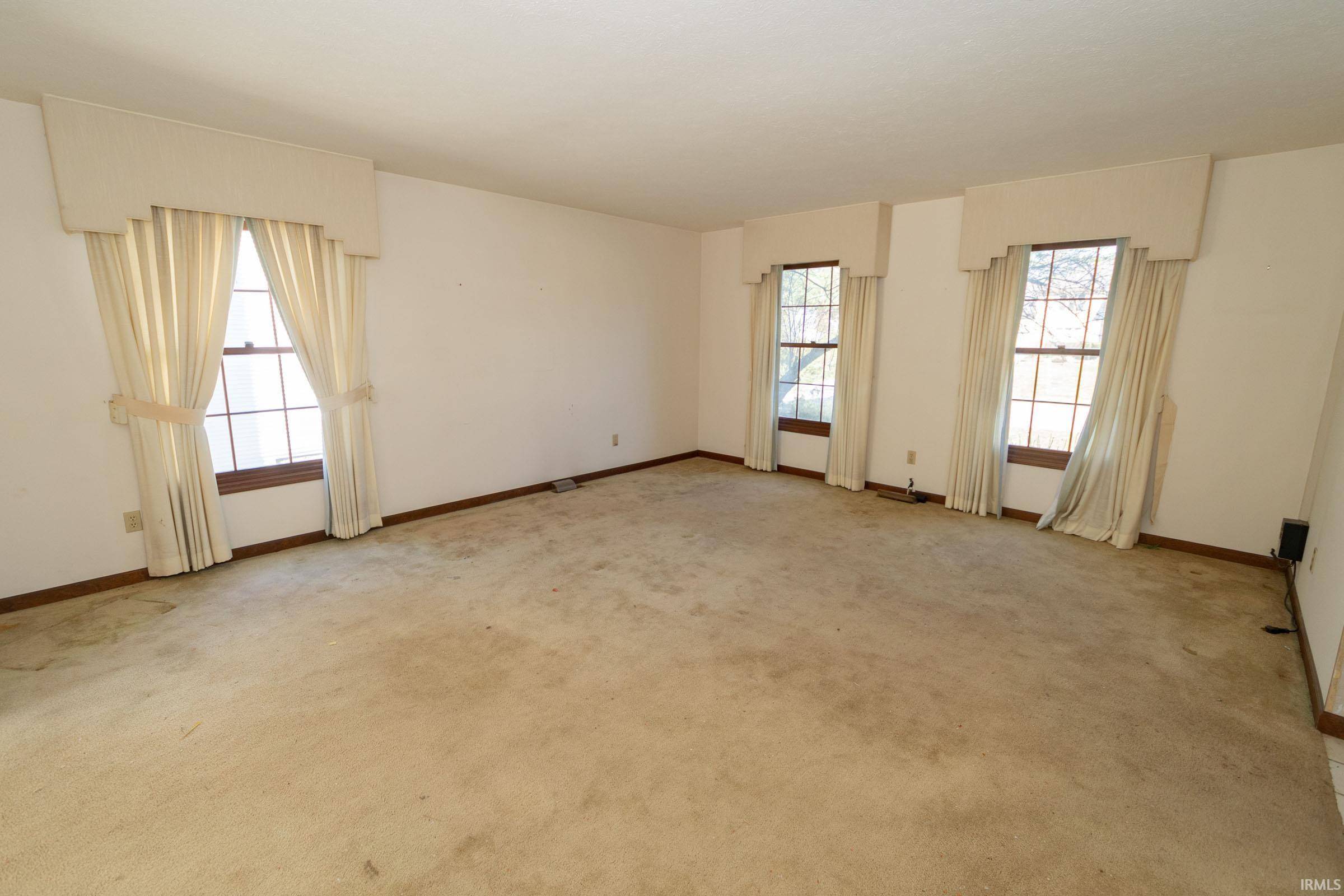 15566 Signal Hill CT, Granger, IN 46530-6510