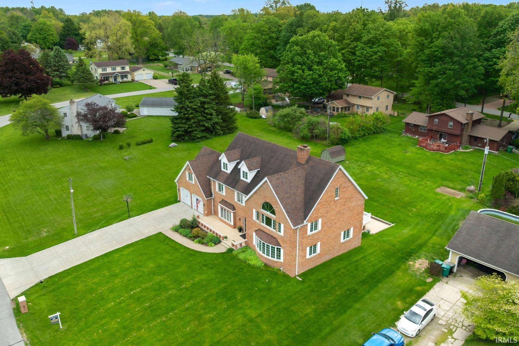 17470 Skyline DR, South Bend, IN 46614-9545