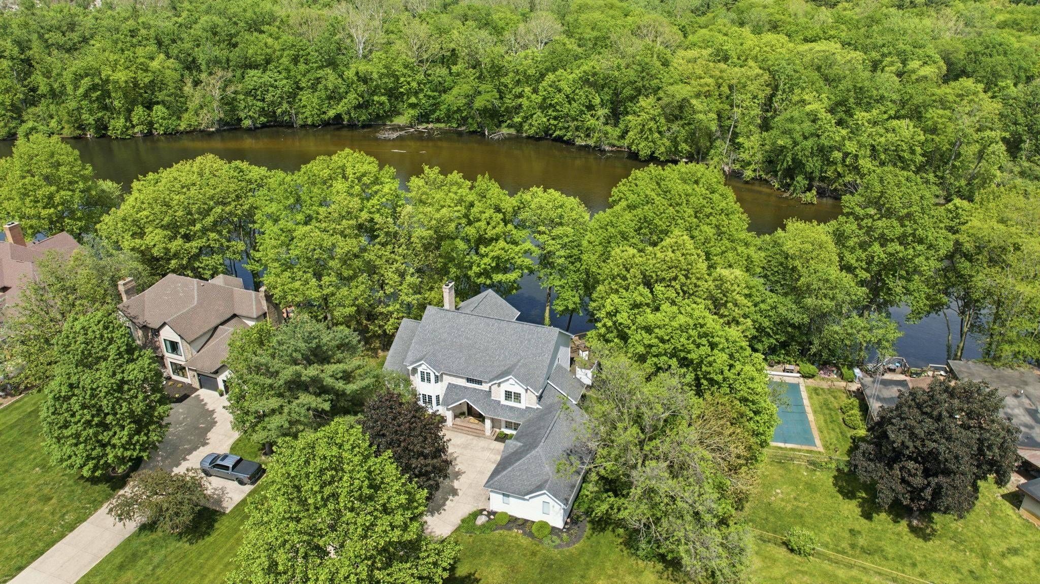3484 Fox Chase DR, Bristol, IN 46507