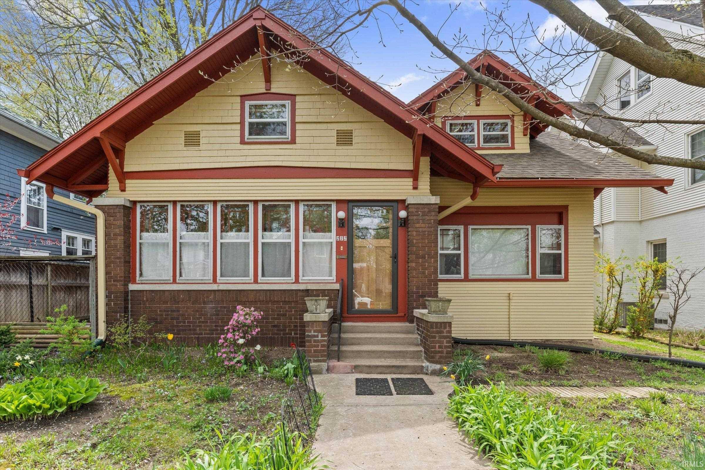 212 Marquette AVE, South Bend, IN 46617-1111