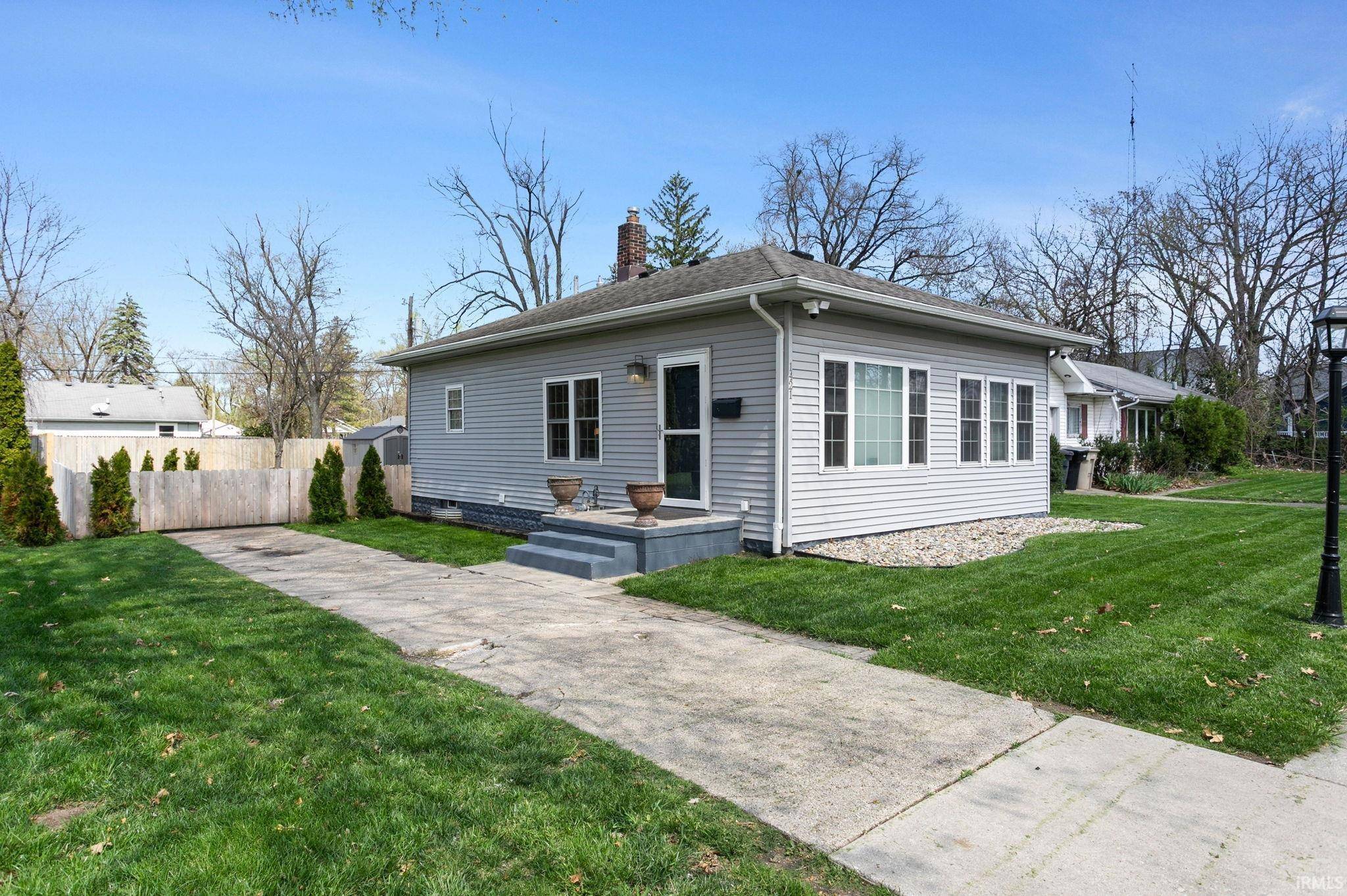 1421 Chalfant ST, South Bend, IN 46617-2136