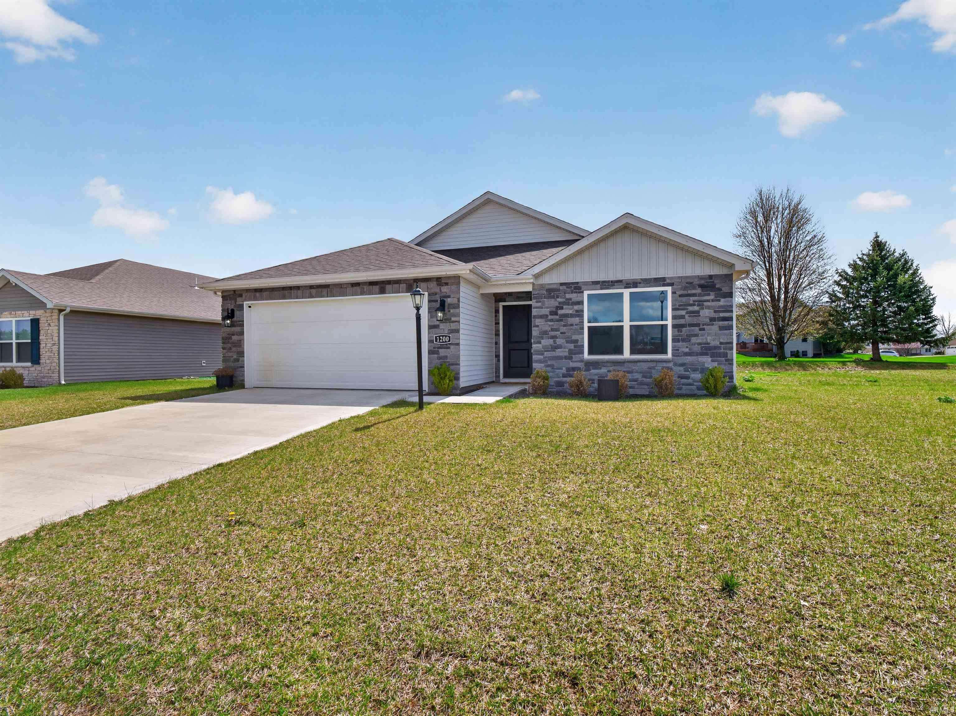 1200 Greenbrier BLVD, Warsaw, IN 46582