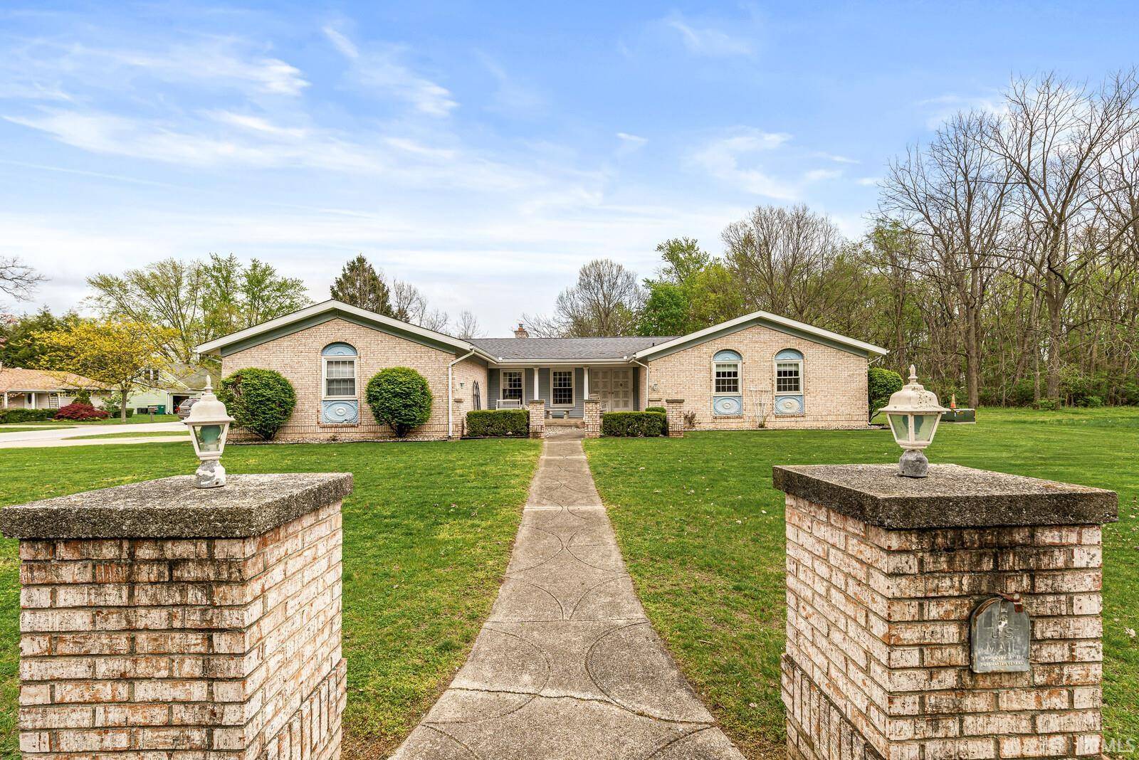 404 Terry LN, Mishawaka, IN 46544-3876