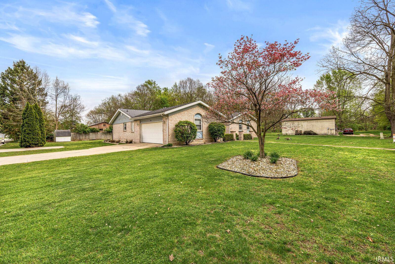 404 Terry LN, Mishawaka, IN 46544-3876