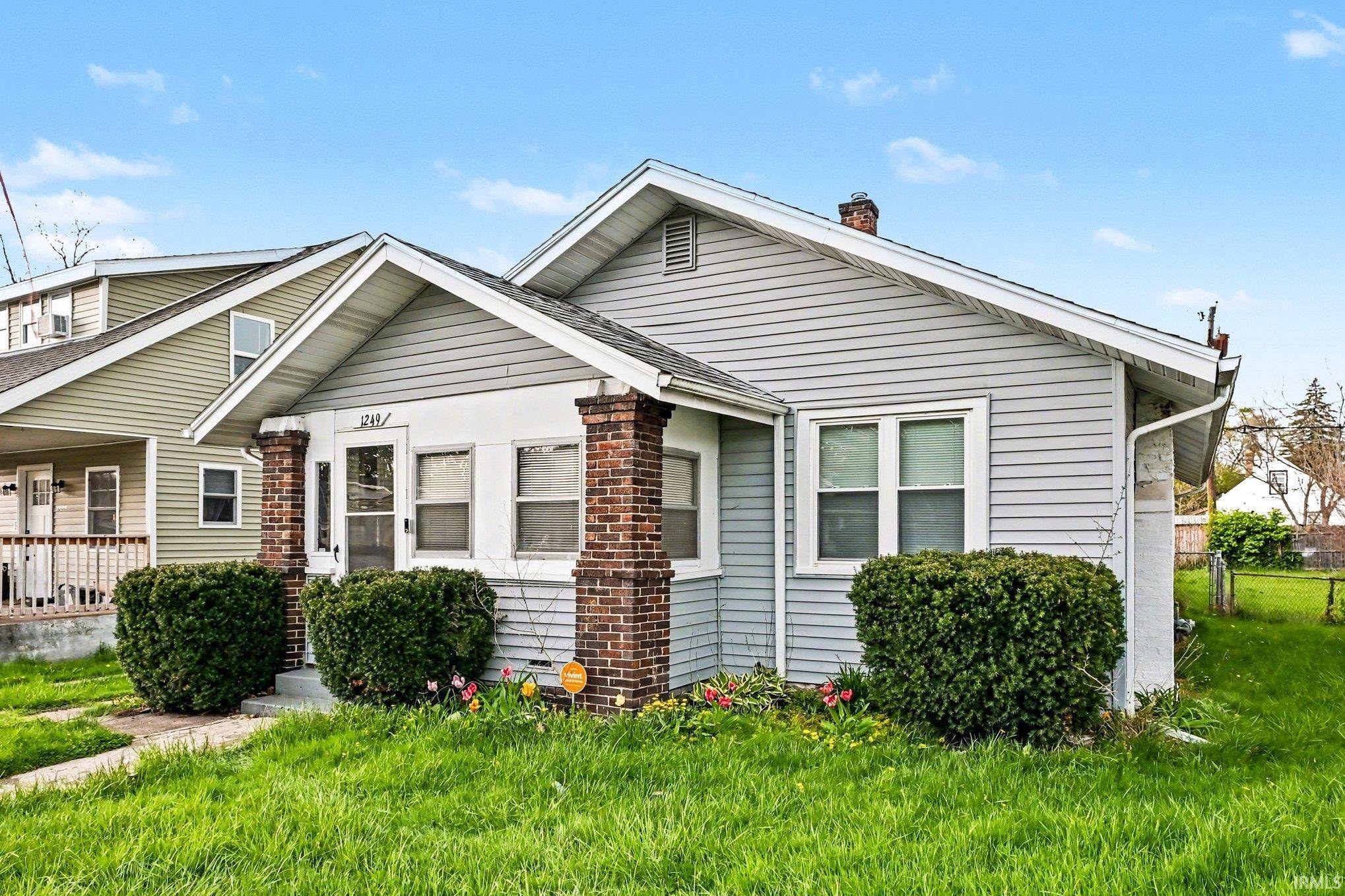 1249 N Meade ST, South Bend, IN 46628-2830