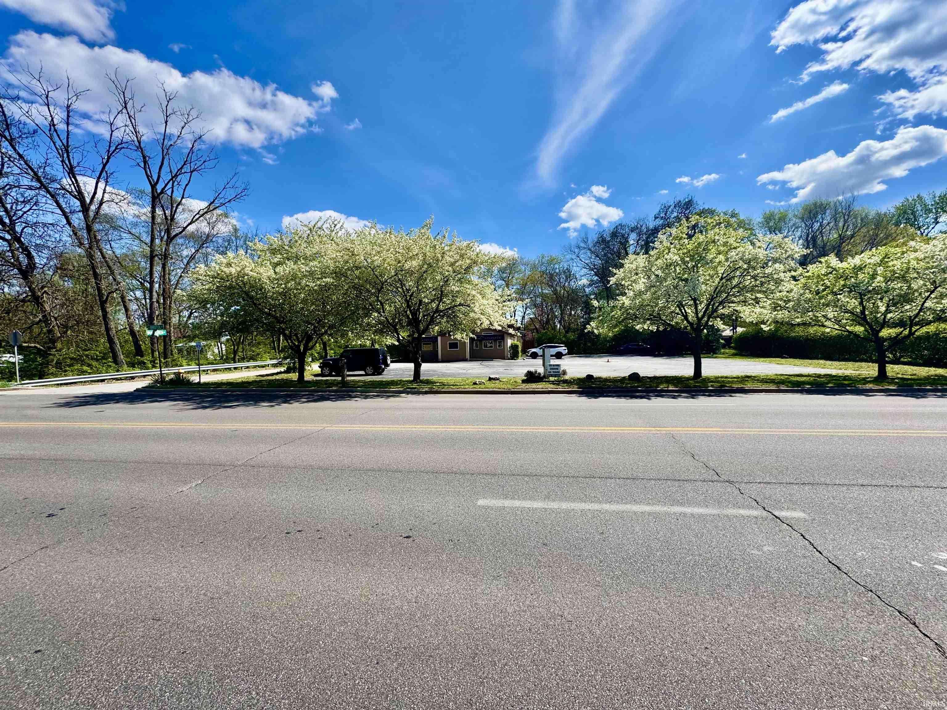 1227 E Bristol ST, Elkhart, IN 46514