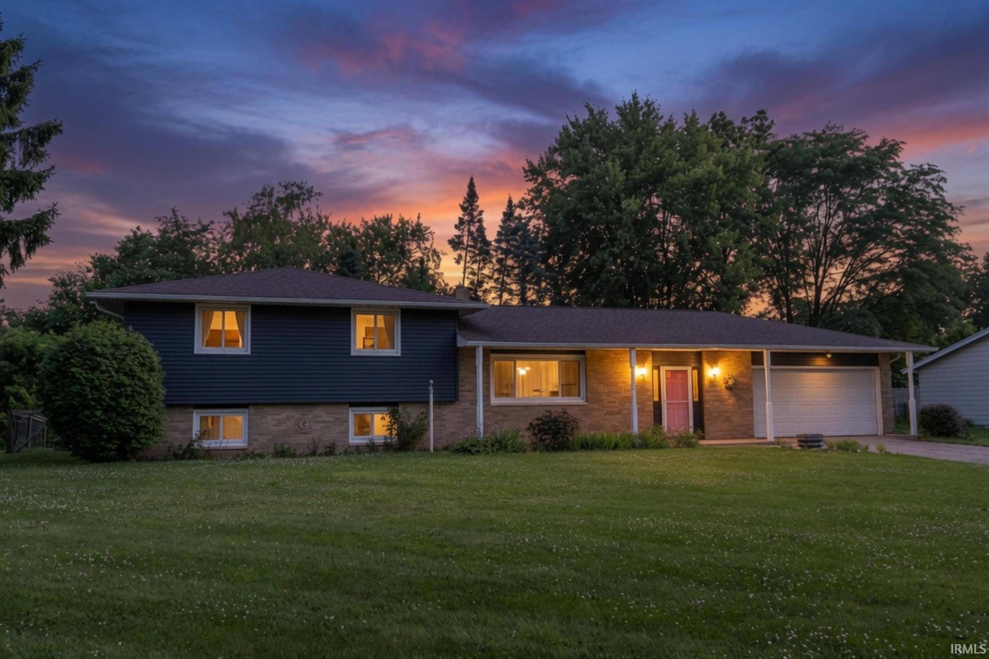 1237 Hampshire DR, South Bend, IN 46614-6114