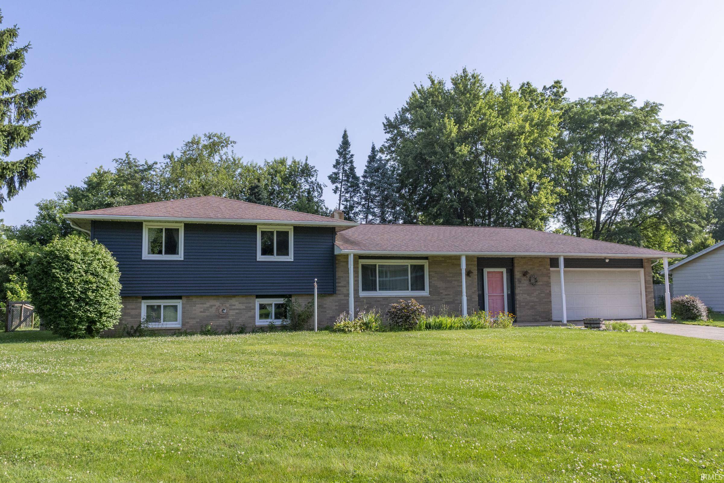 1237 Hampshire DR, South Bend, IN 46614-6114