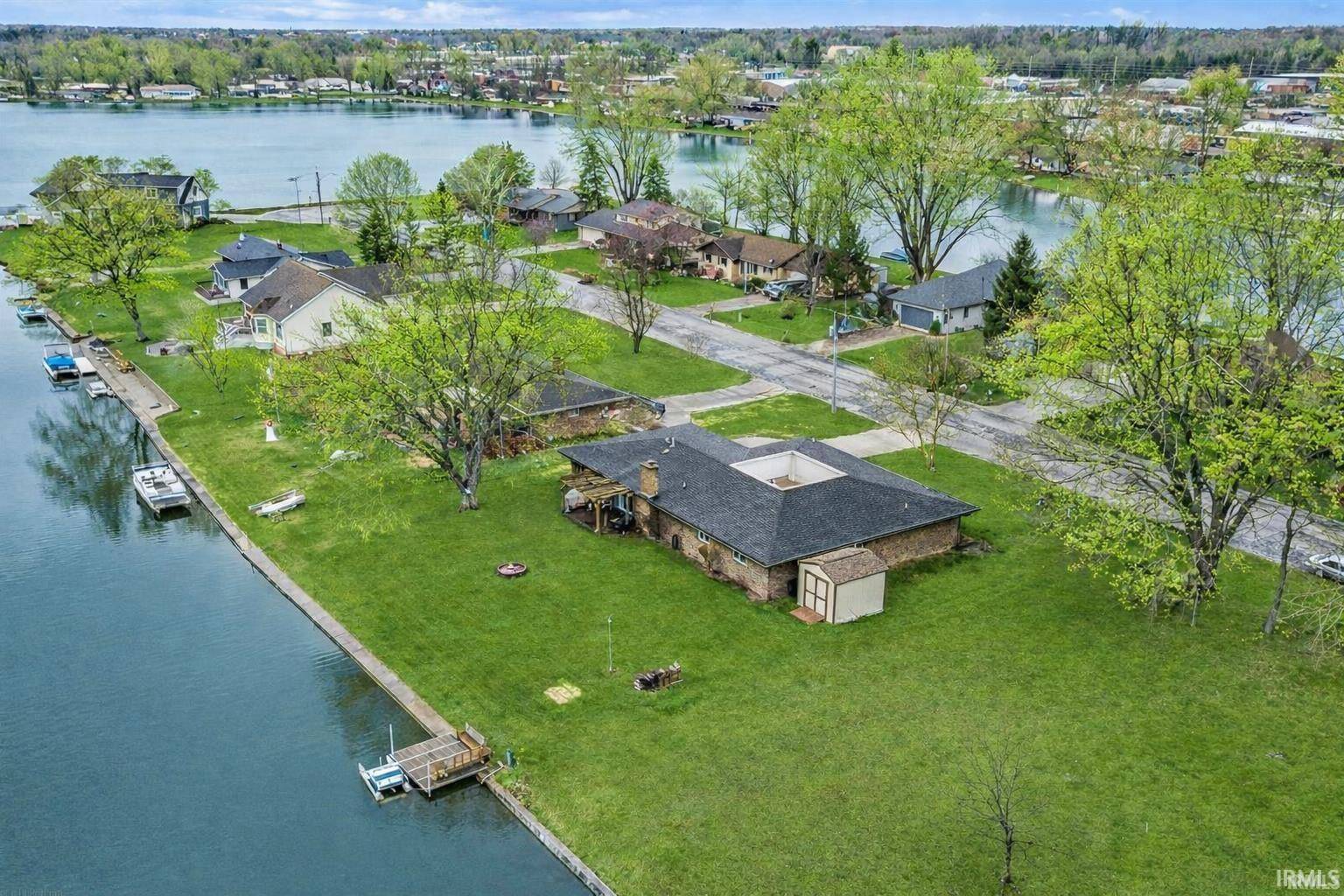 2204 Bluewater DR, Warsaw, IN 46580-2267
