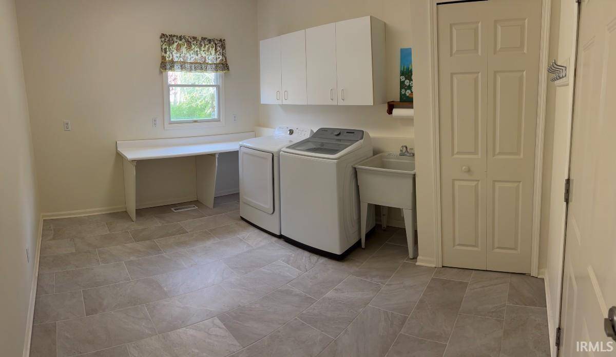 601 Finch DR, South Bend, IN 46614-6827