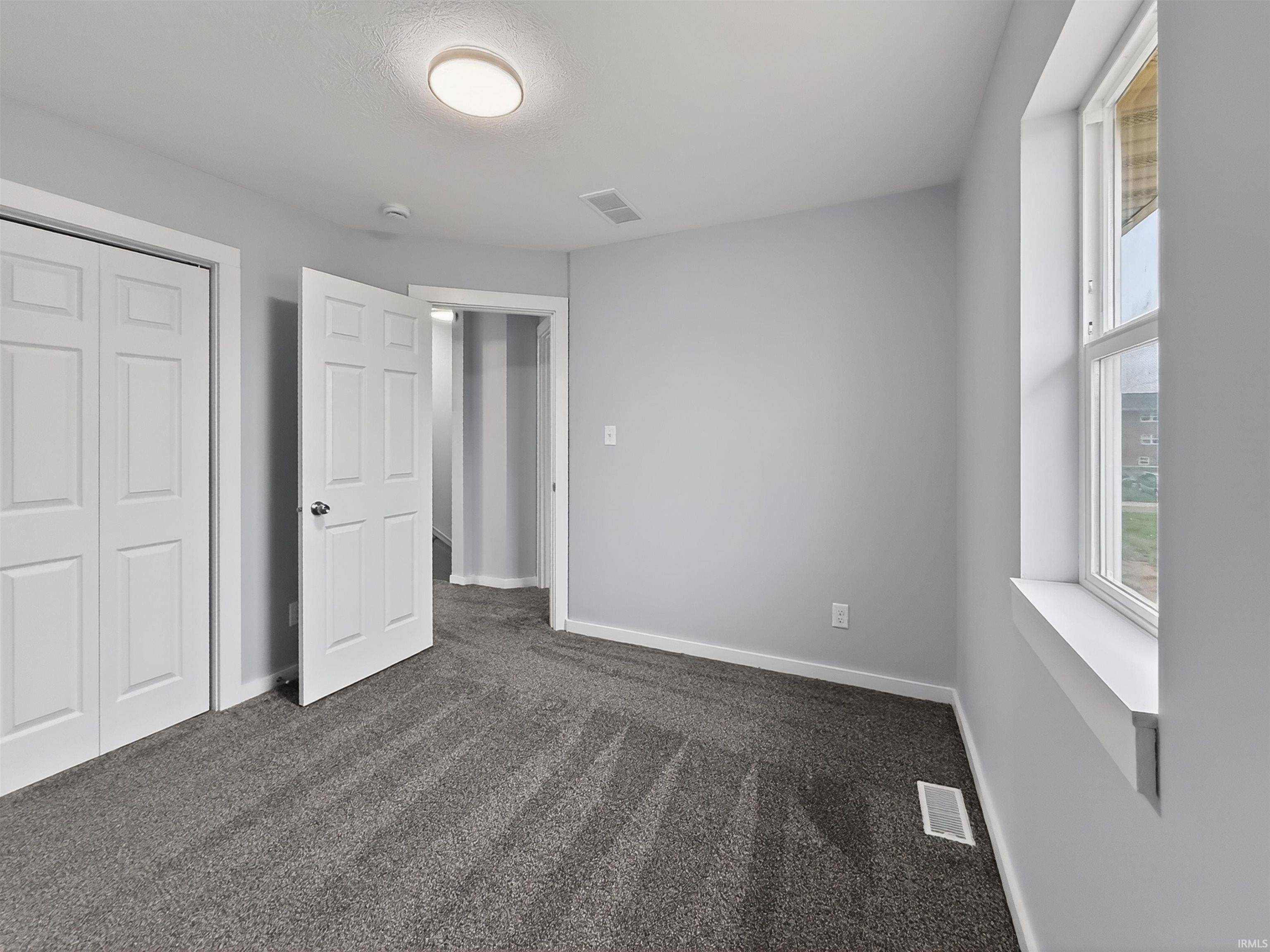 2503 DeCamp AVE, Elkhart, IN 46517