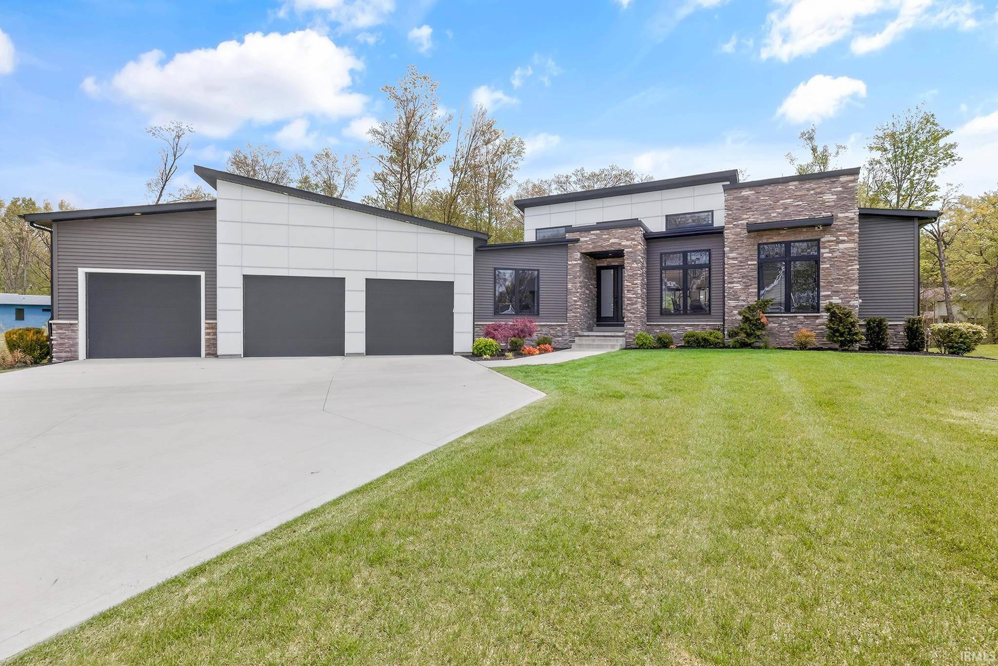 50824 Brownstone DR, Granger, IN 46530