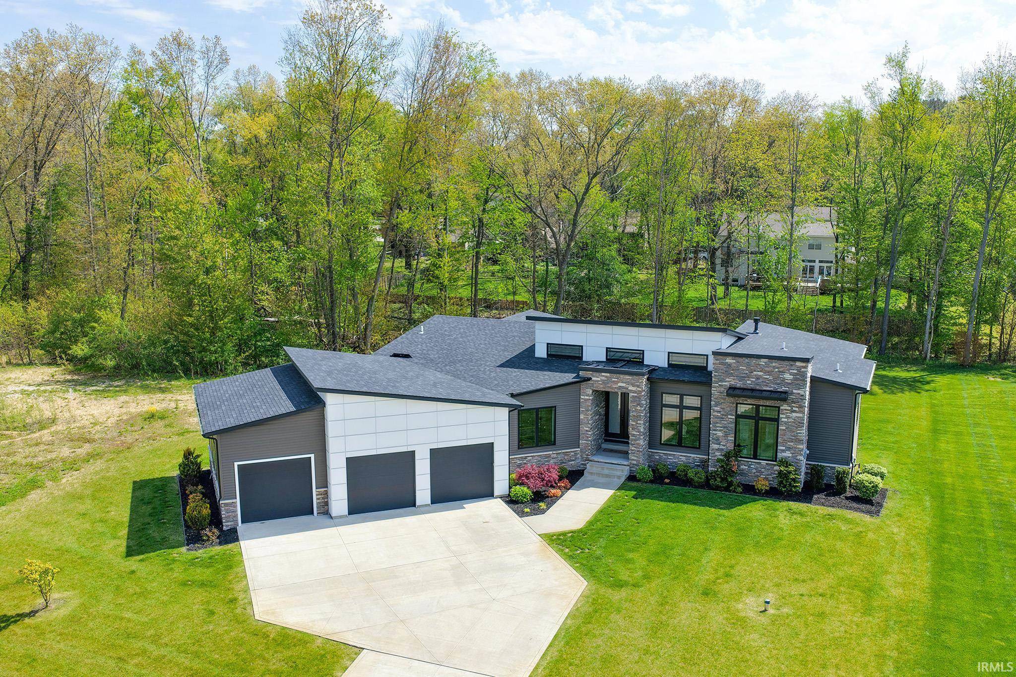50824 Brownstone DR, Granger, IN 46530